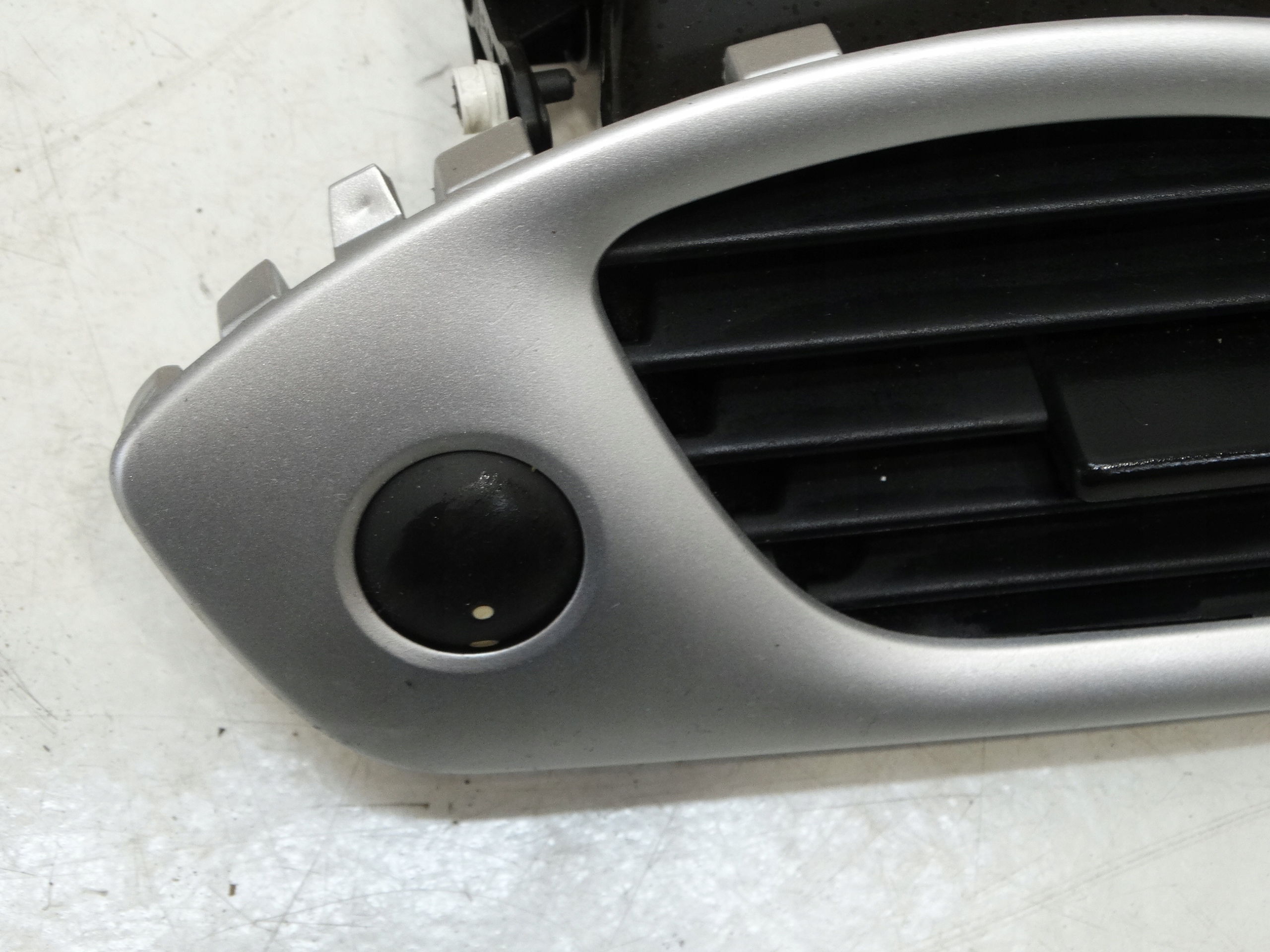 grid air conditioning devices left front RENAULT SCENIC III 09-13R. 1012124
