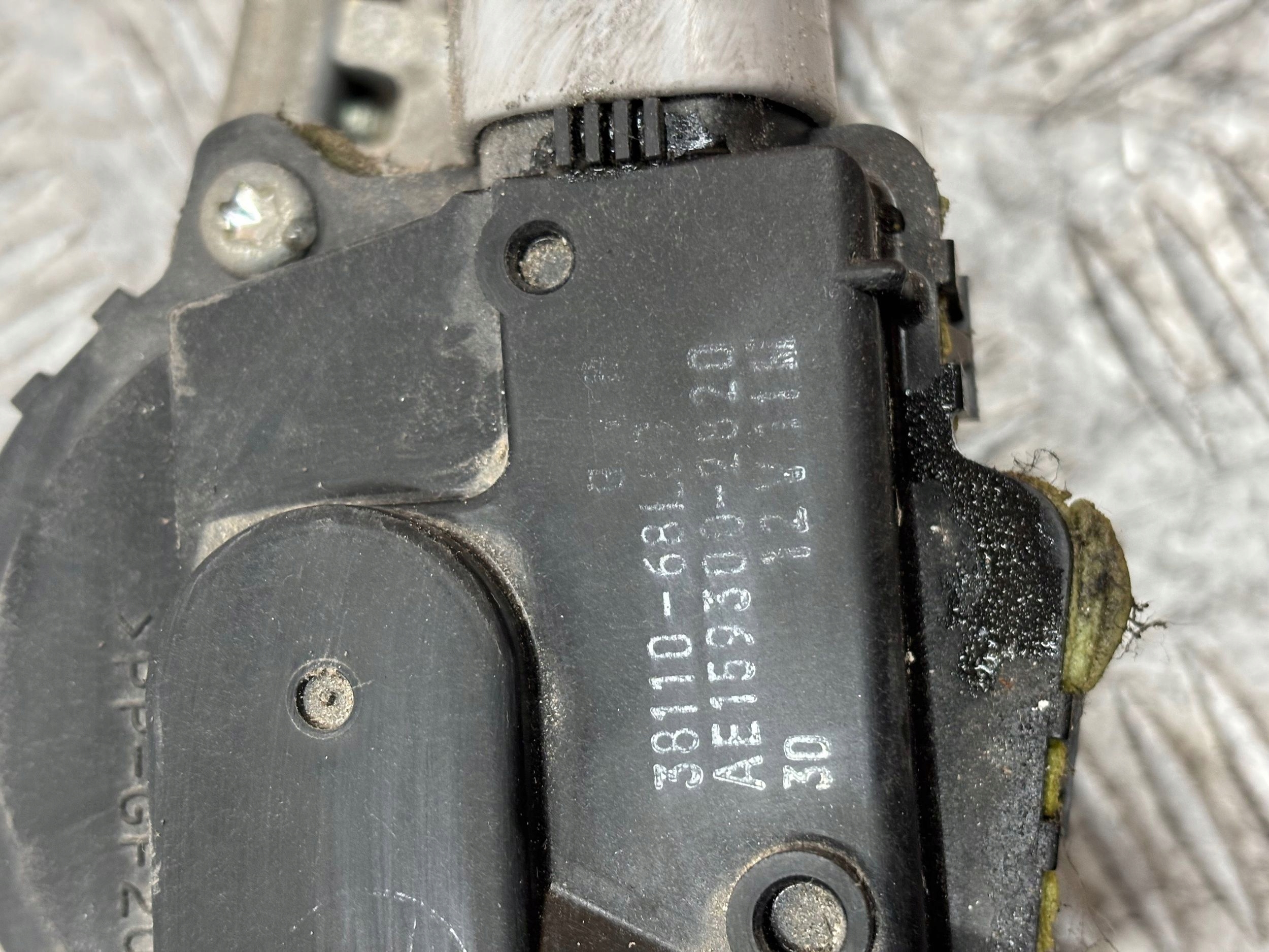 Wischergestänge SUZUKI SWIFT MK7 3811068L00