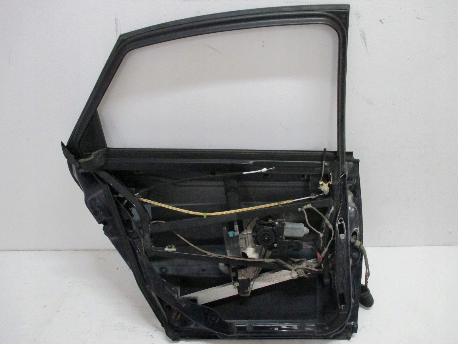 door left rear. AUDI A6 4B0 sedan 97R