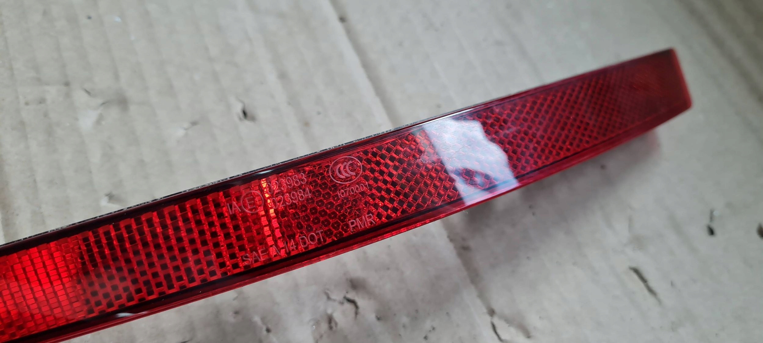 A4 B9 8W ODBLASK der Stoßstange links heck Sedan 8W0945105C