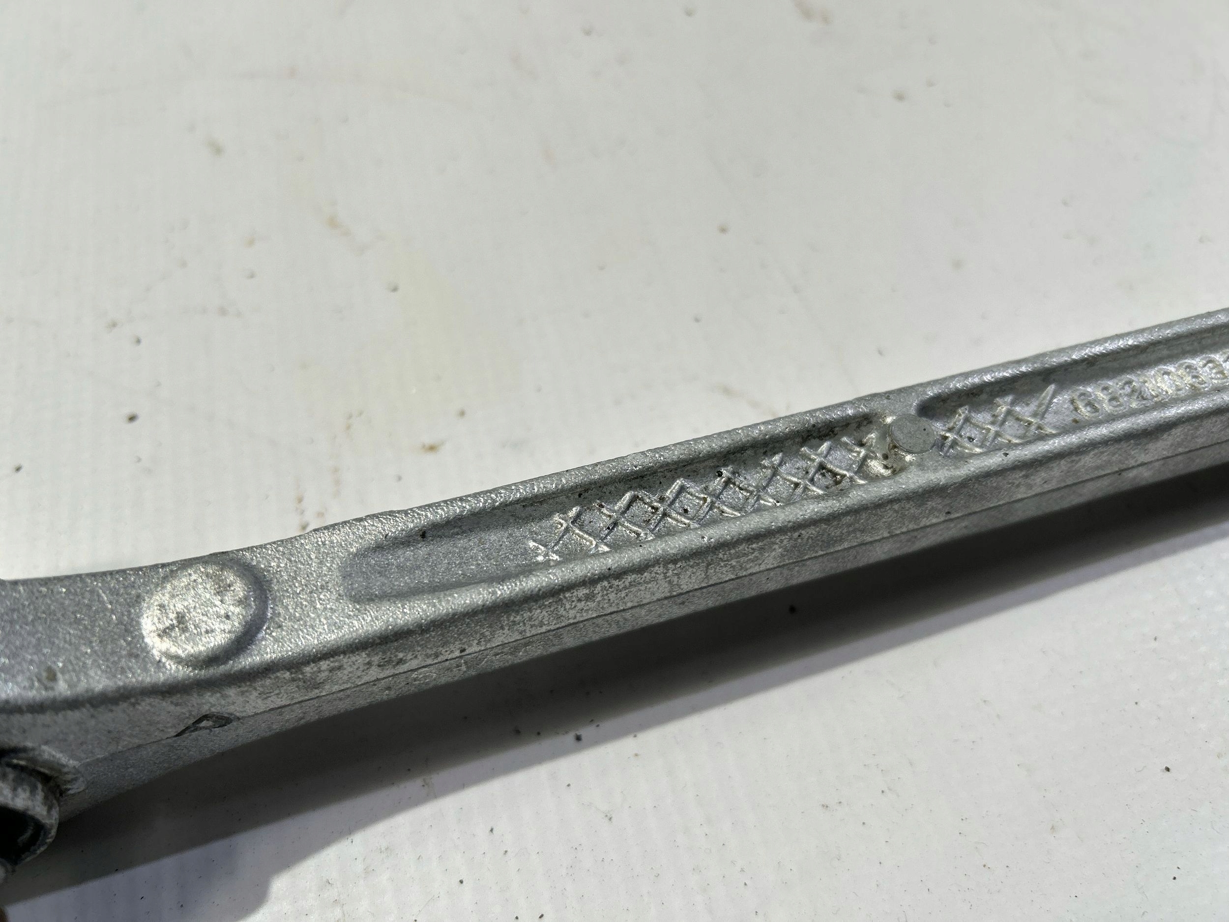 arm rear part rear left right Dodge Challenger 2015