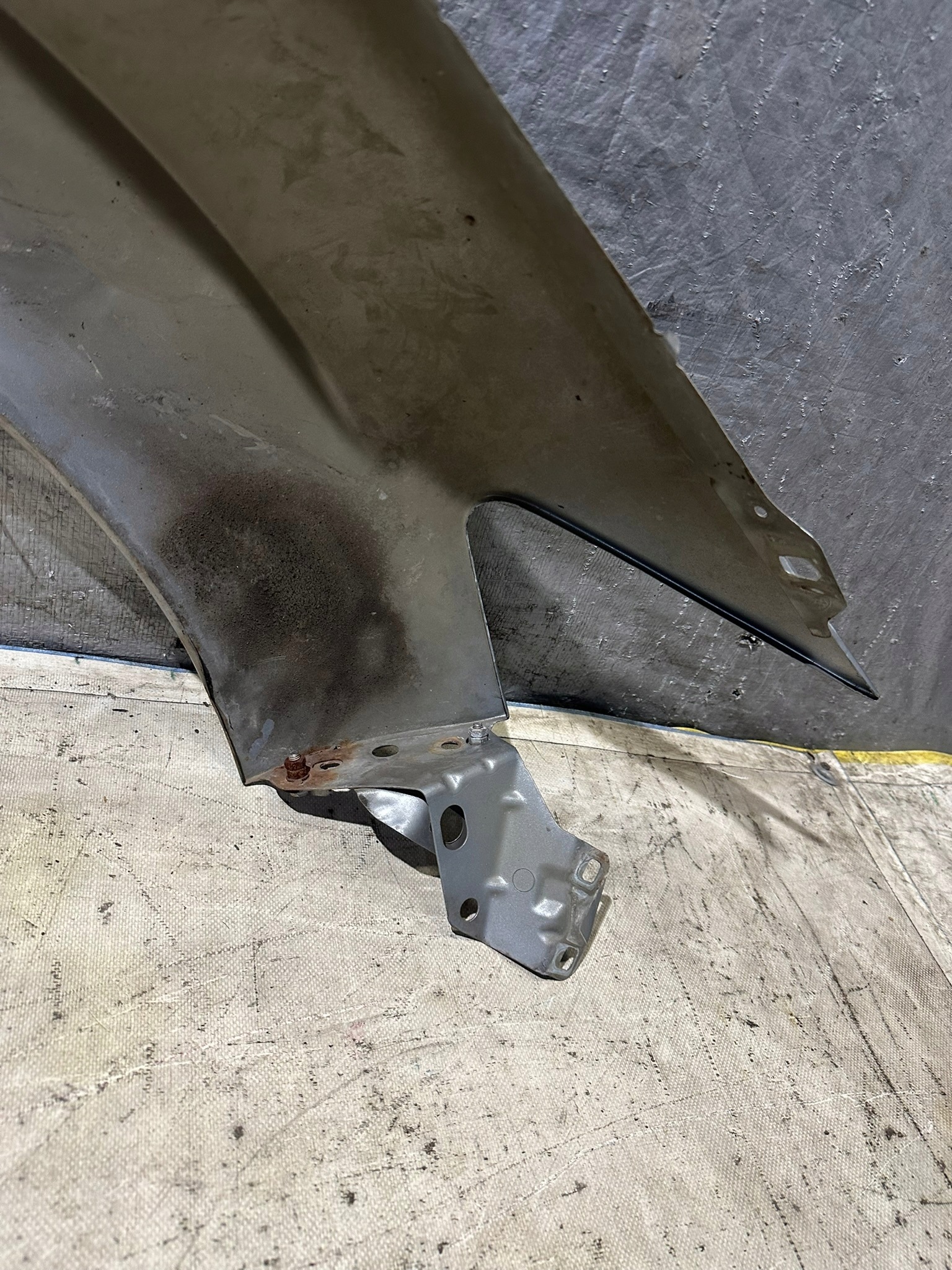 fender left front FORD MONDEO MK4 KOMBI K: MACHINE SILVER