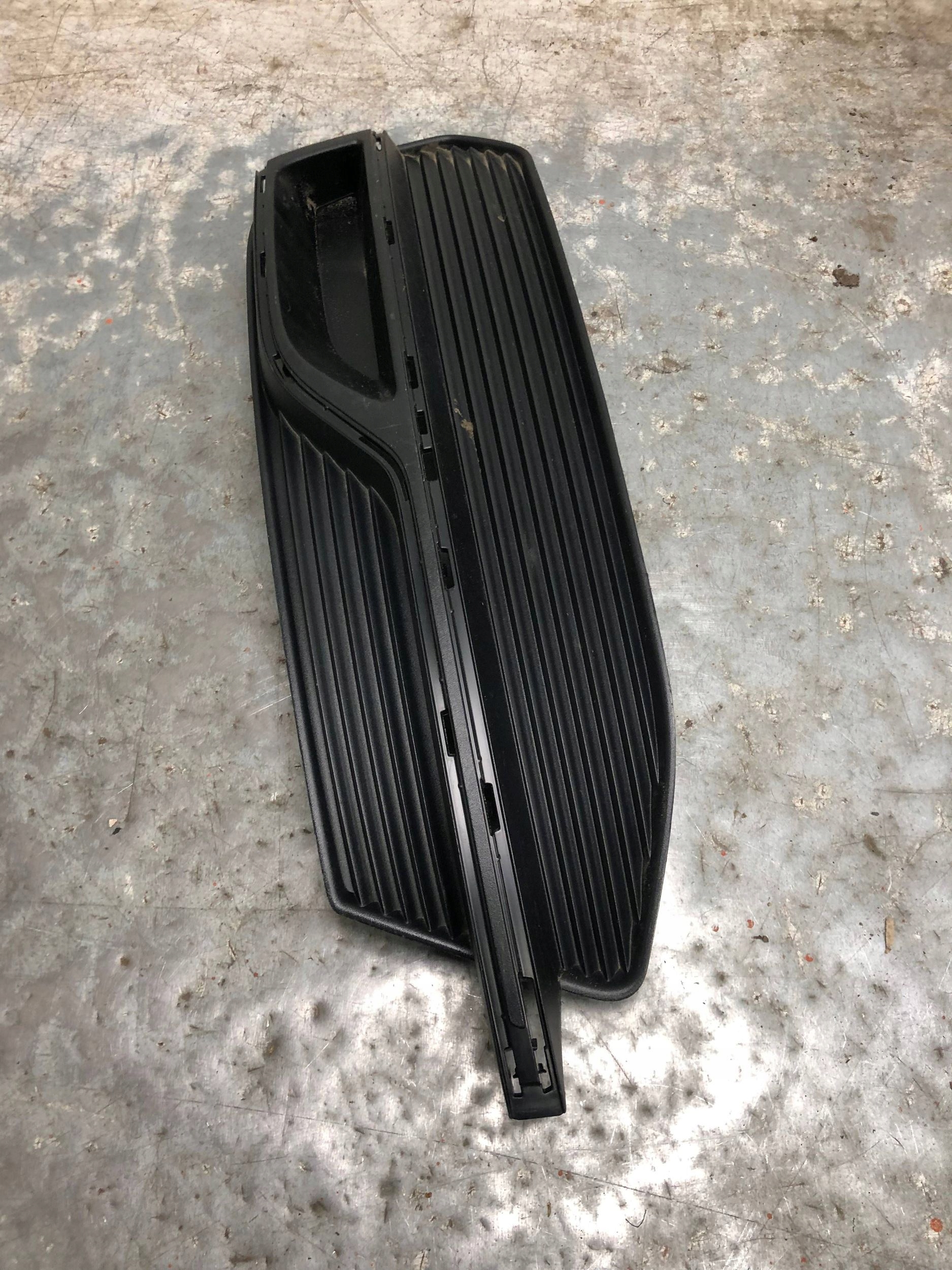 grid of a bumper left front AUDI A3 8V S-LINE 8V4807681A