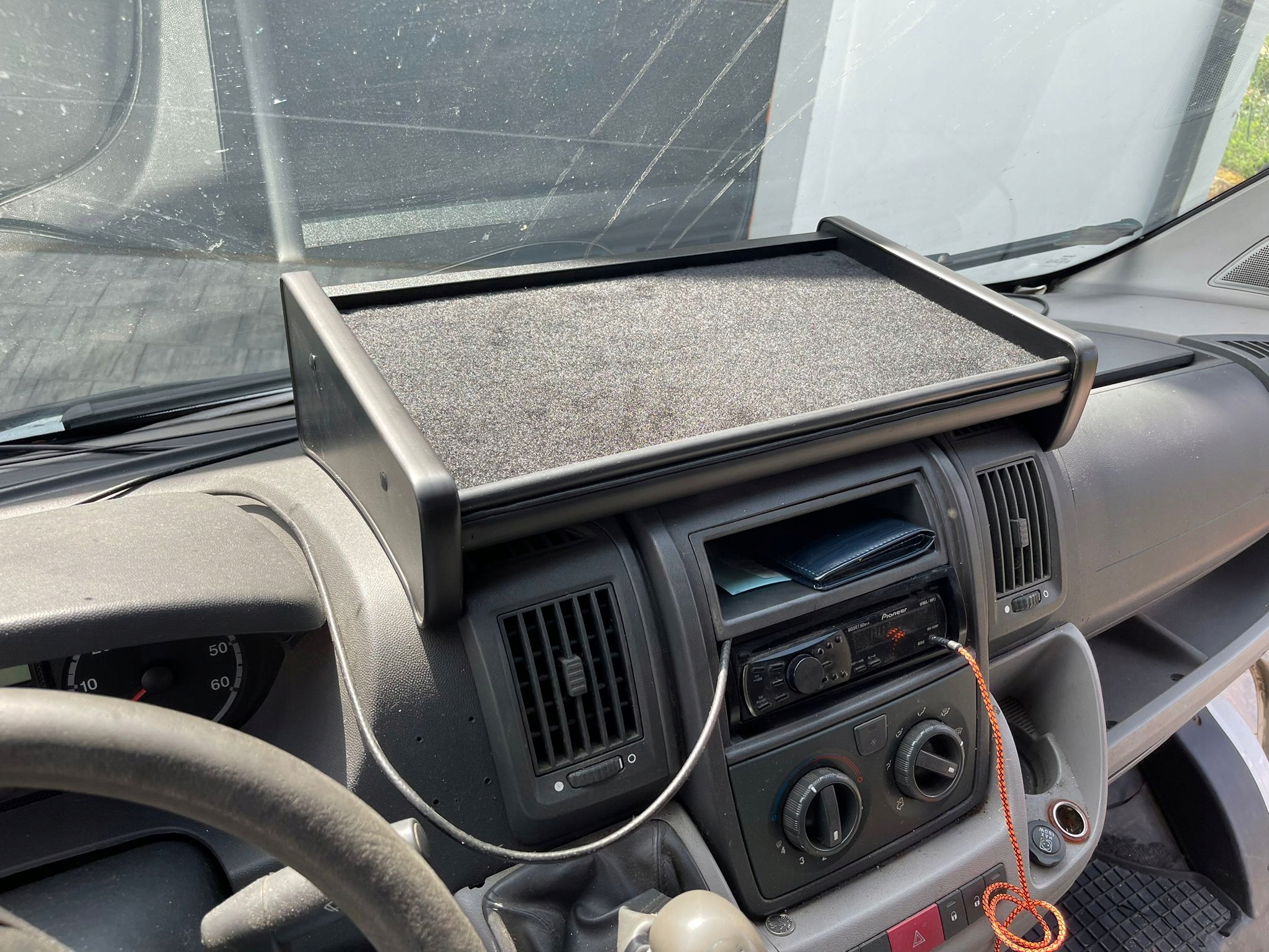 Police Stolek Na Kokpit Bus Ducato Jumper Boxer od roku 2006