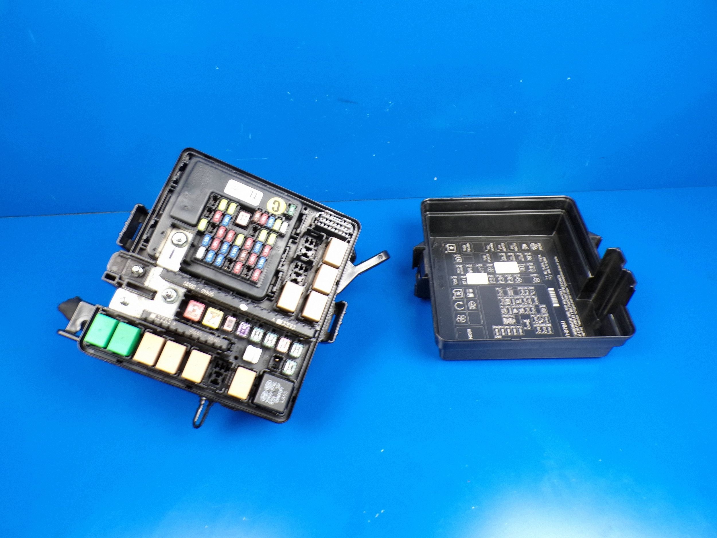 HYUNDAI TUCSON III fuse box