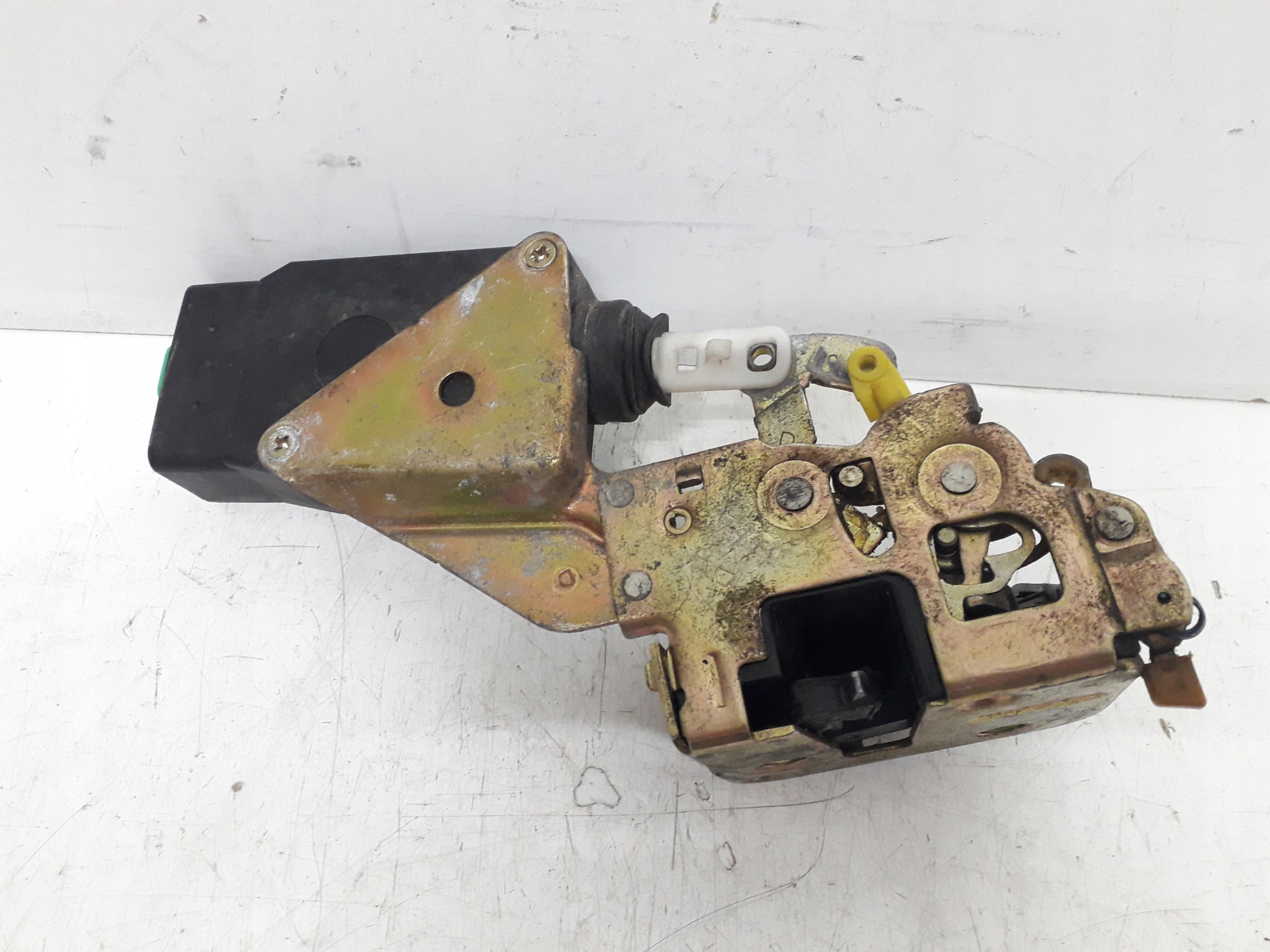 VOLVO V40 99-04 ZAMEK PRAWY TYLNY TYŁ 3-PIN