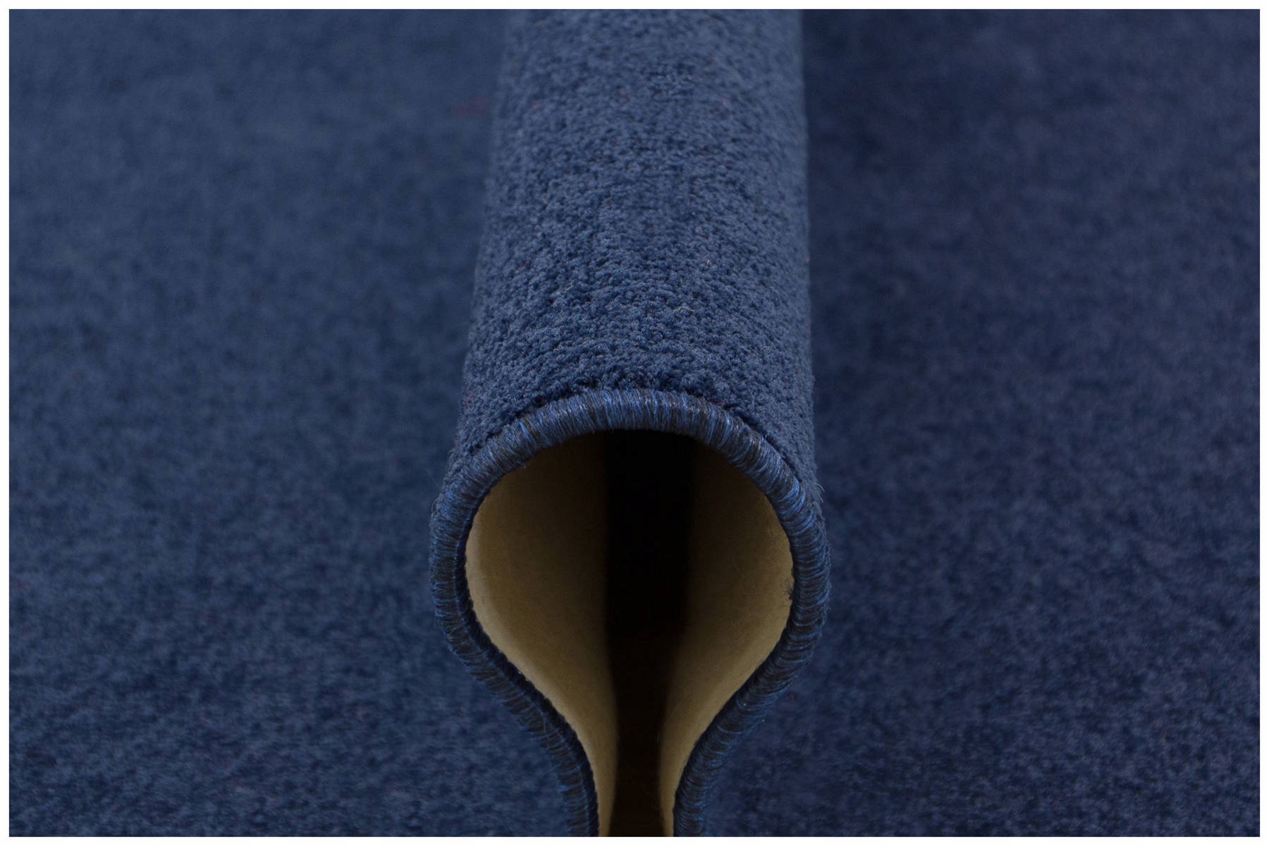 

szer. 4 m Granatowa Wykładzina Miracle Na Wymiar