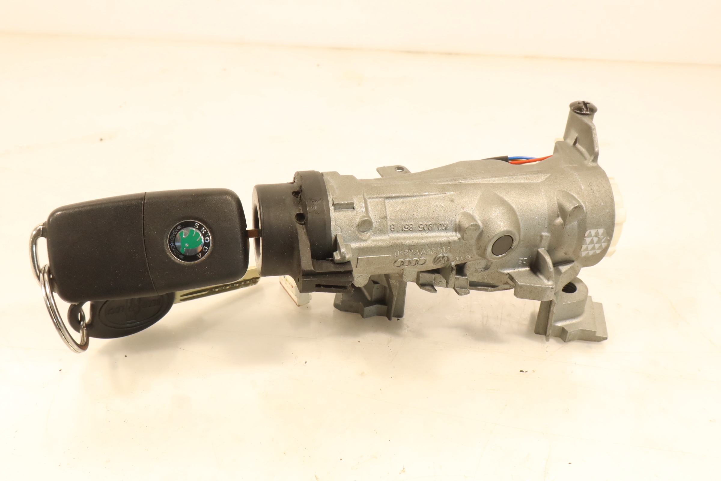 STACYJKA Z KLUCZYKIEM SKODA OCTAVIA II LIFT 5K0905865