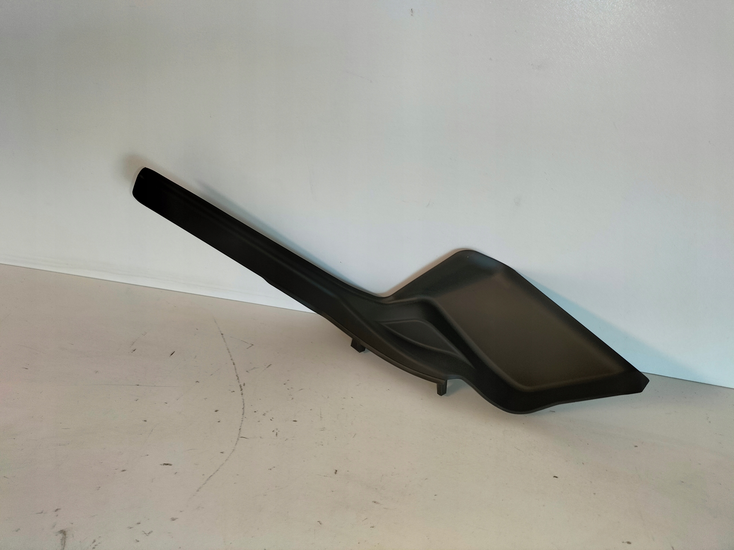 pipe end moulding under the window front right TOYOTA RAV4 RAV-4 V 18