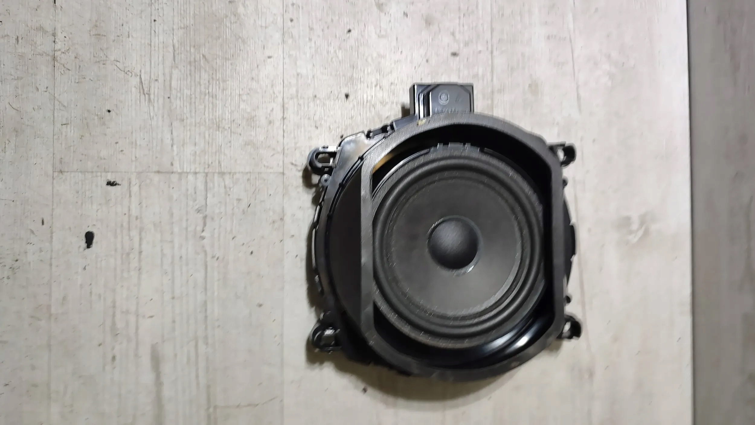 BMW X3 F25 15r 2.0d speaker