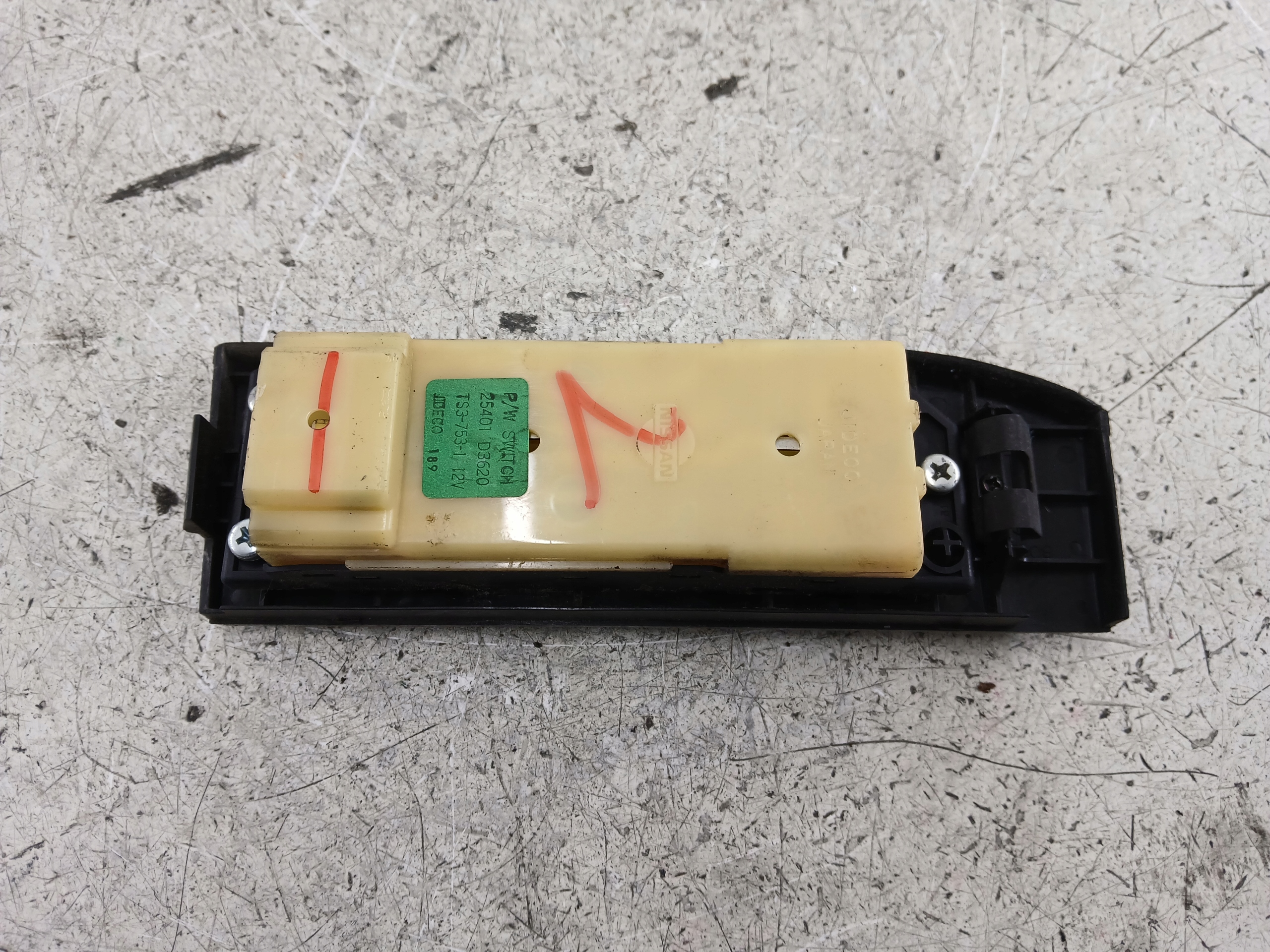 NISSAN TERRANO a 1991 PANEL okna levý předek 25401D3620
