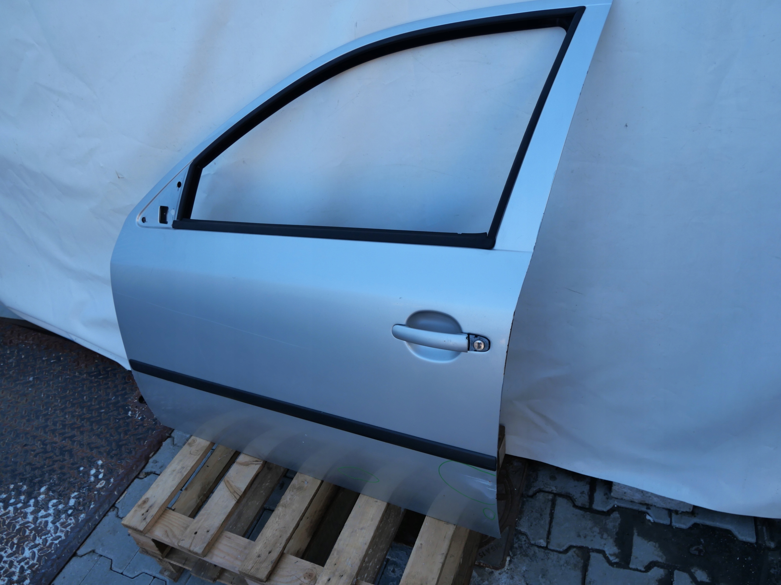 door left front SKODA OCTAVIA and