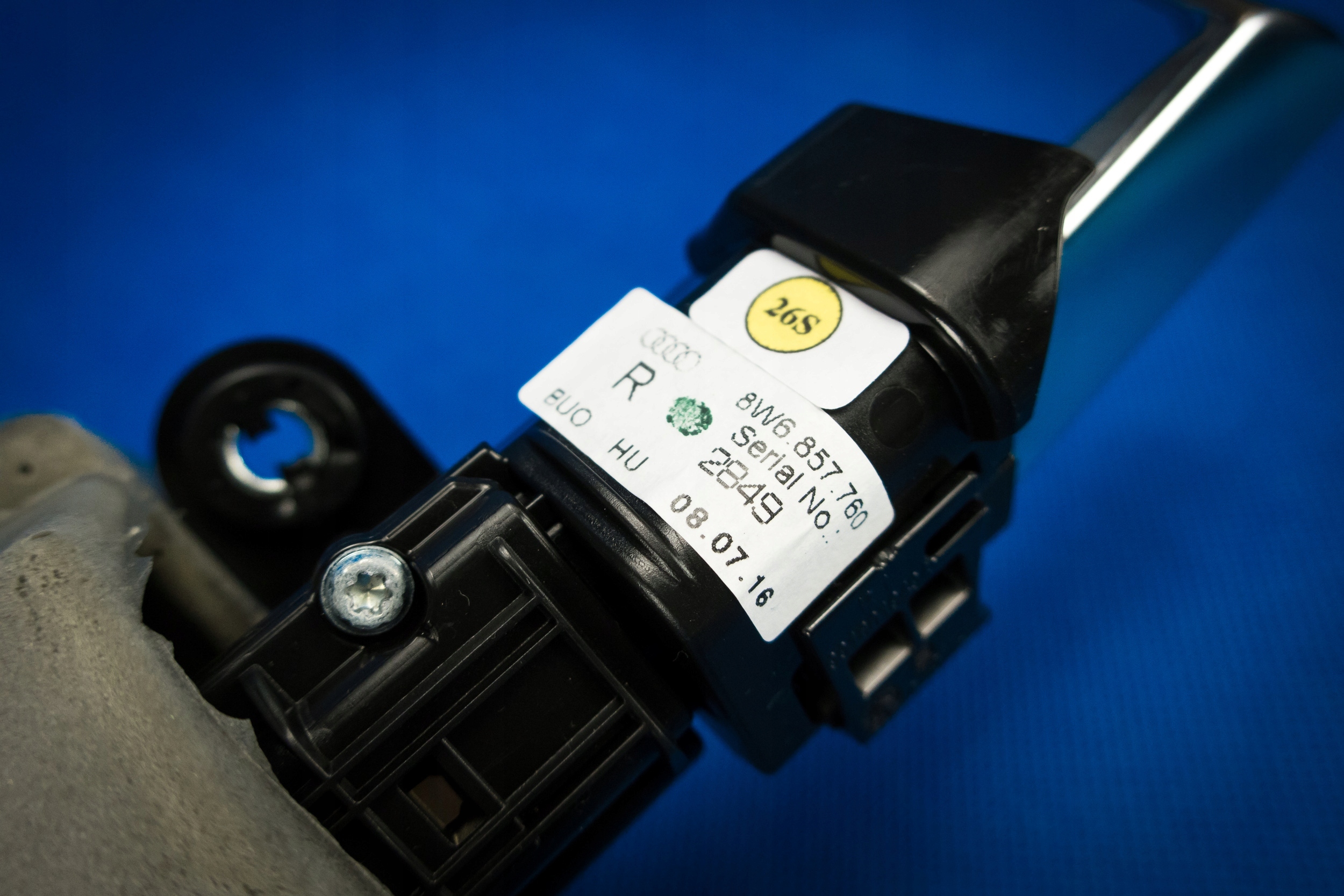 Podajnik OSSATURA di sicurezza Audi A5 8W6 8W6857760