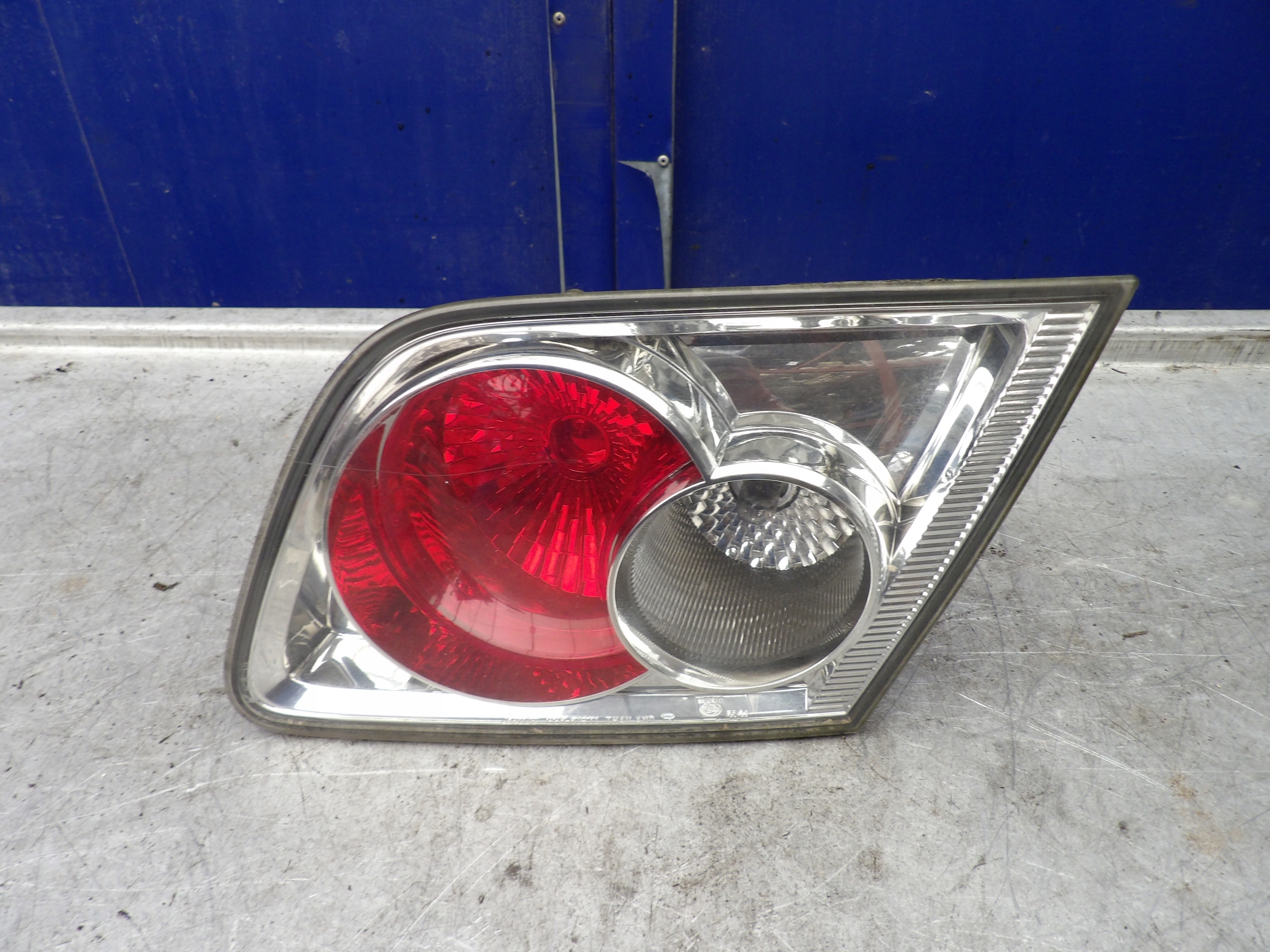 Mazda 6 and light rear right trunk door 1,8B