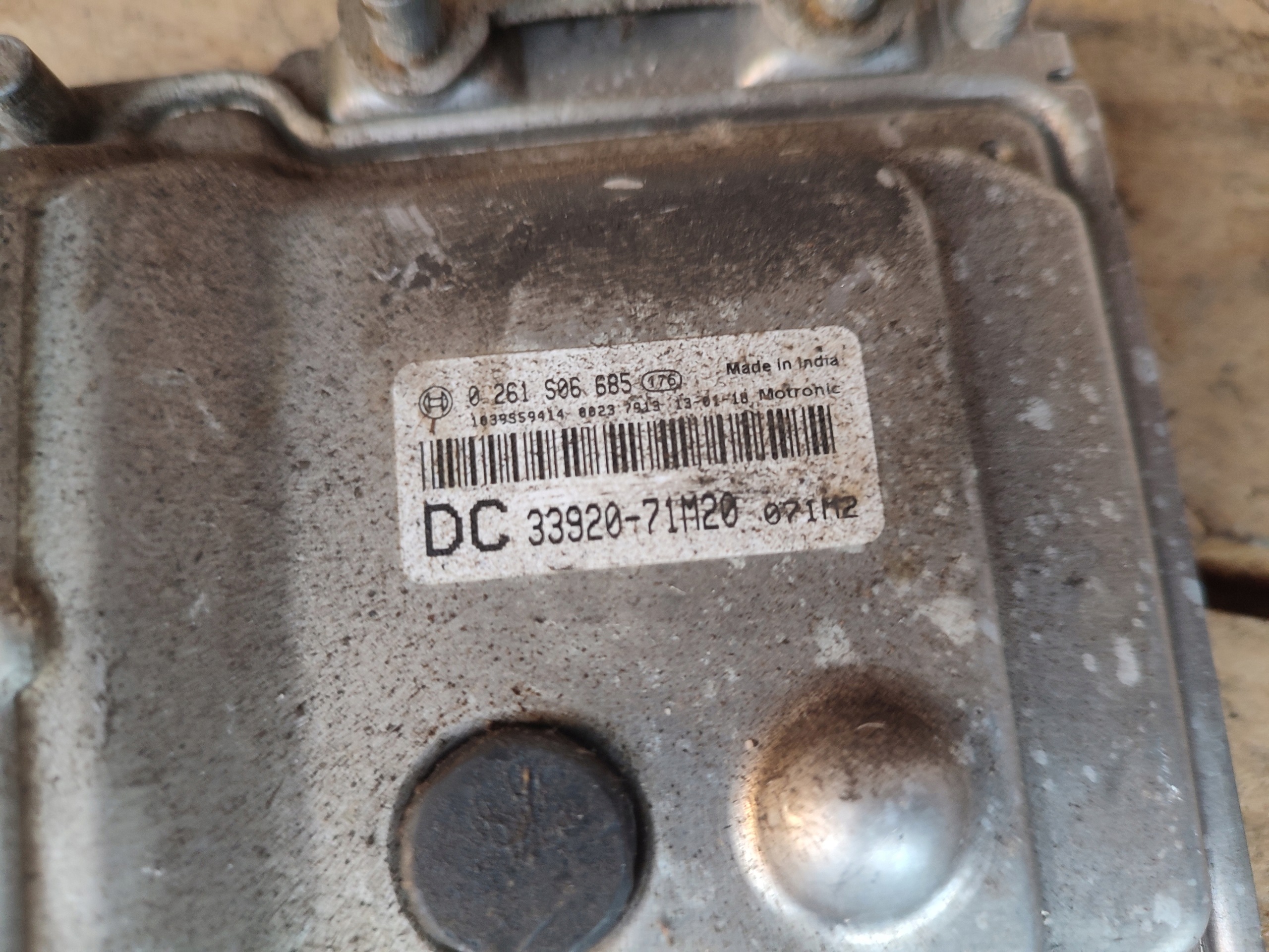 computer control unit of the engine SUZUKI ECU 33920-71M20 0261S06685