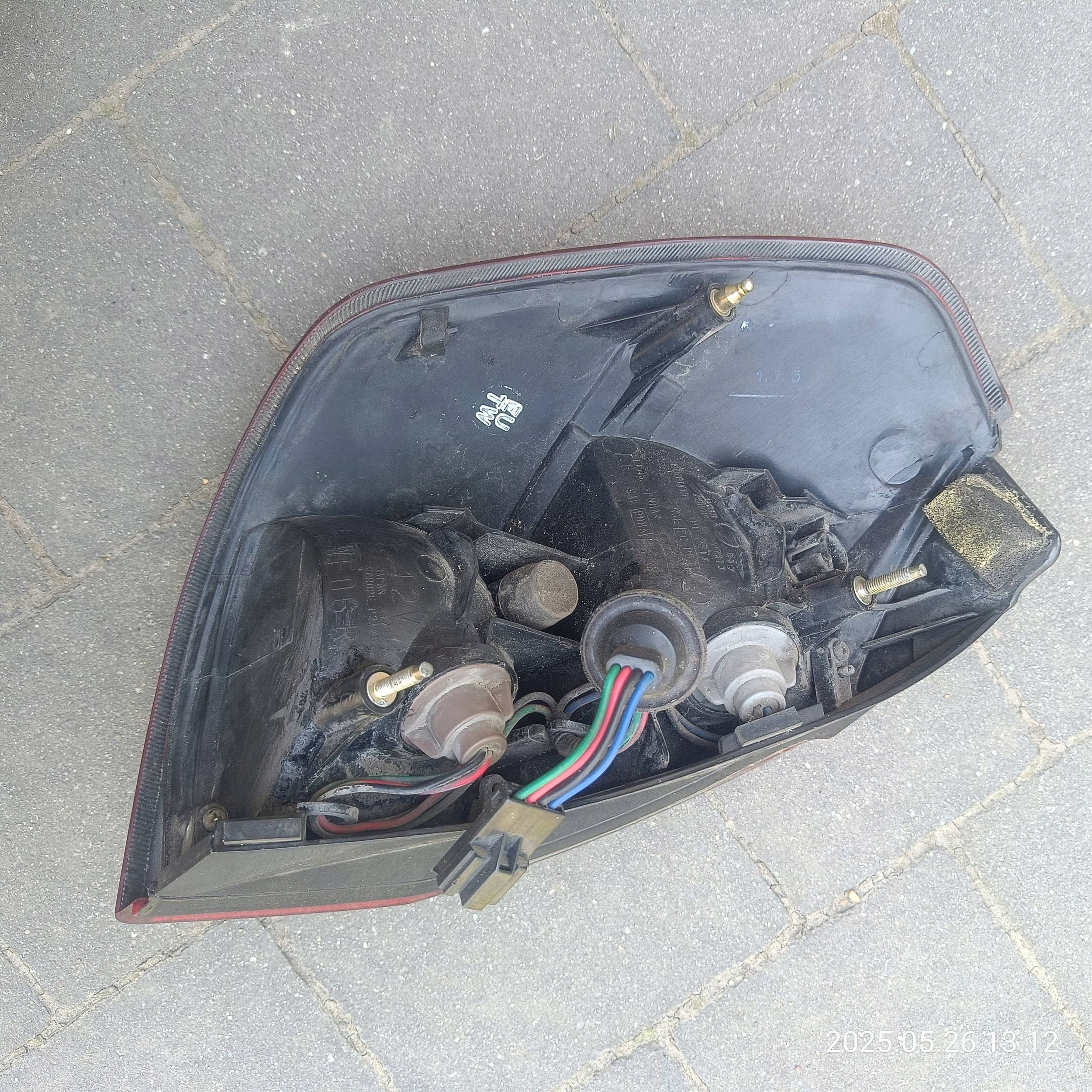 Subaru Legacy 2002 III KOMBI rear part side right light rear