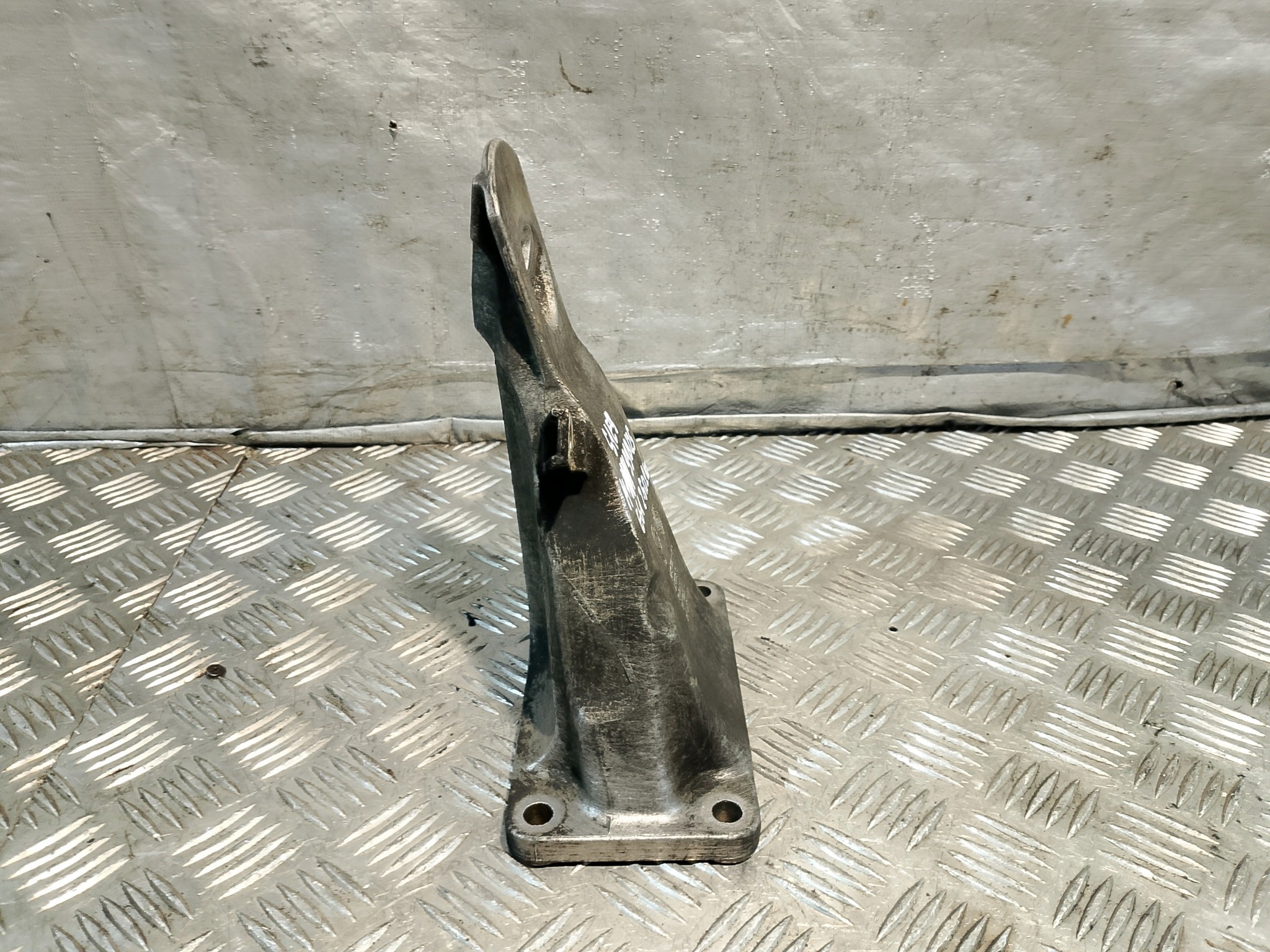 engine mount BMW E61 2.5 D 73681310
