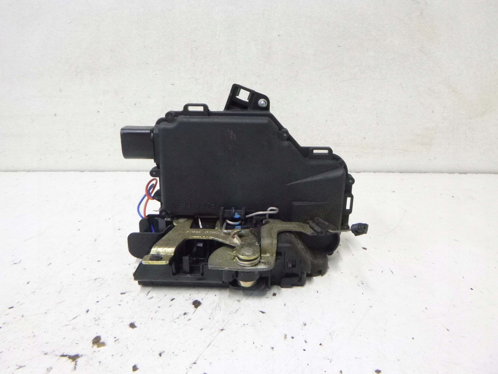lock door rear part left Volkswagen Bora 2000r. kombi