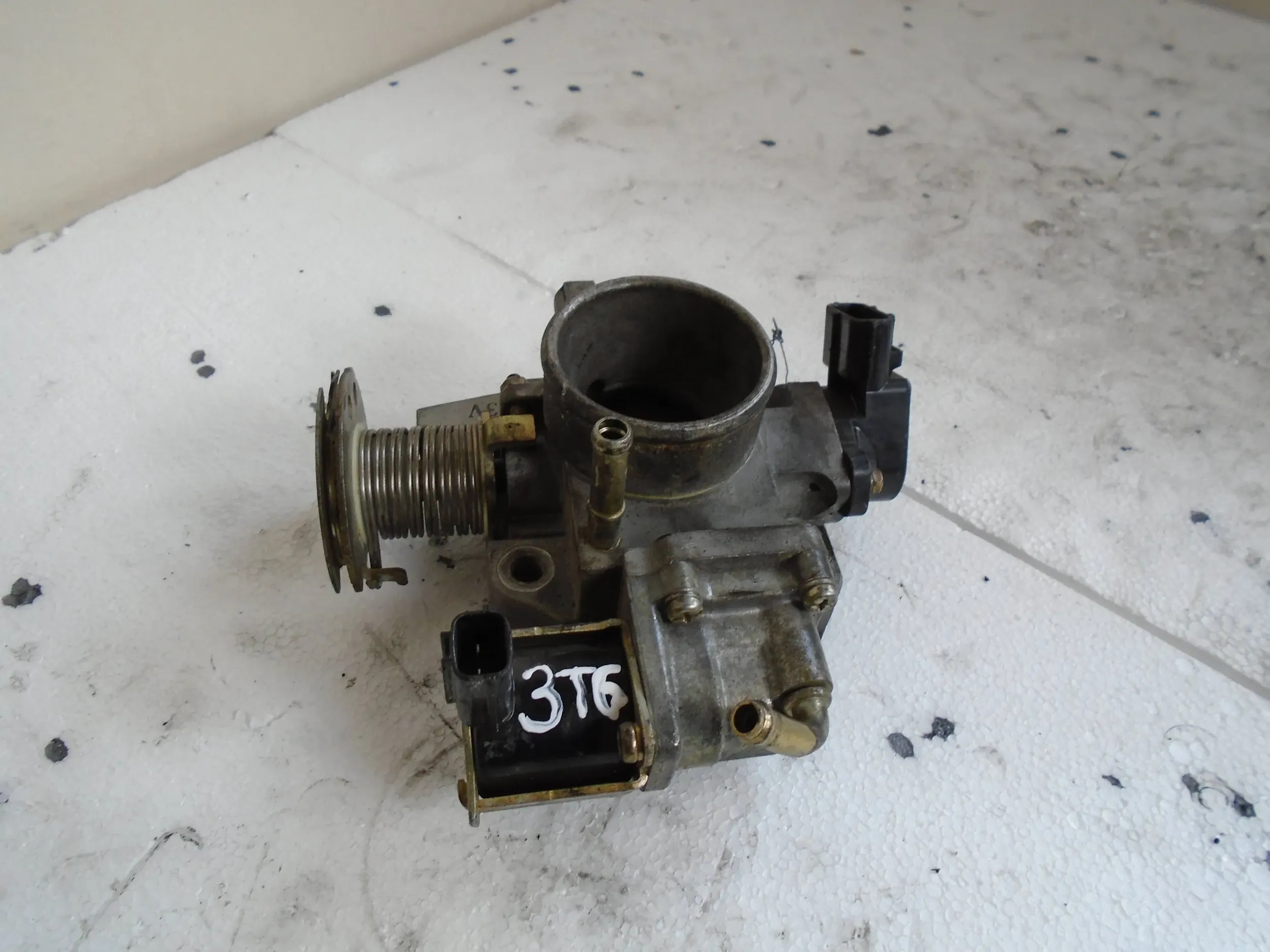 Valvola a farfalla E9T0657 / 198500 3200 Mazda 6 Xedos 1.6