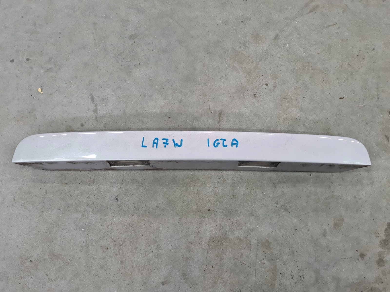 VW T5 накладка кришка oswietlenie номерного знаку кришки срібний LA7Wh0827329