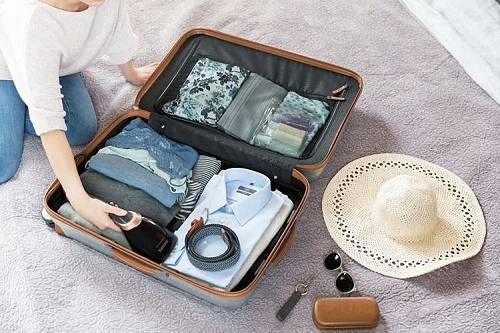 ŻELAZKO PAROWNICA DO UBRAŃ PHILIPS STEAMER MOC 1300W POJEMNOŚĆ 70 ML Kod producenta GC365/80