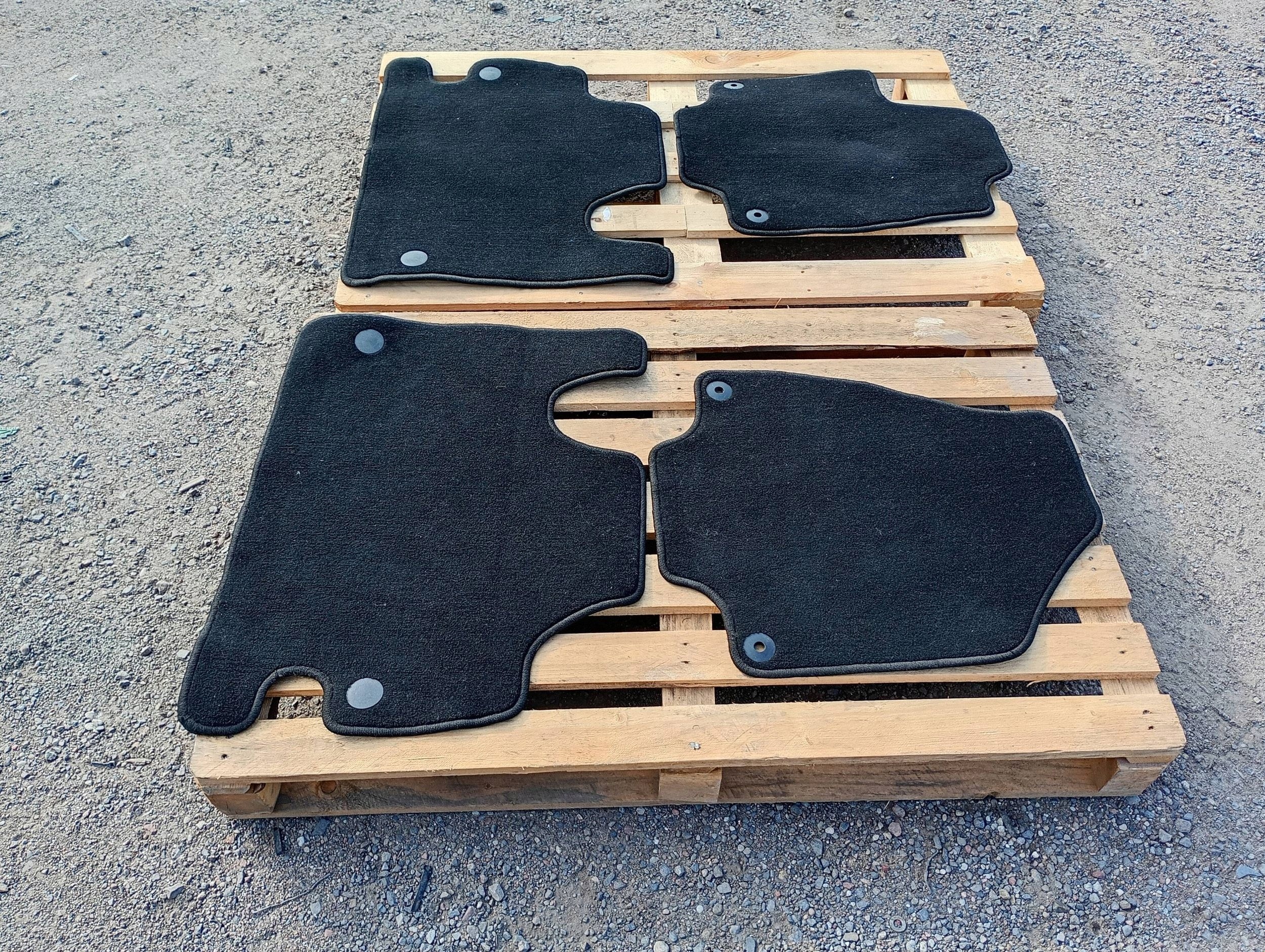 mats welurowe black, oryginalne komplet Chrysler Pacifica 2021