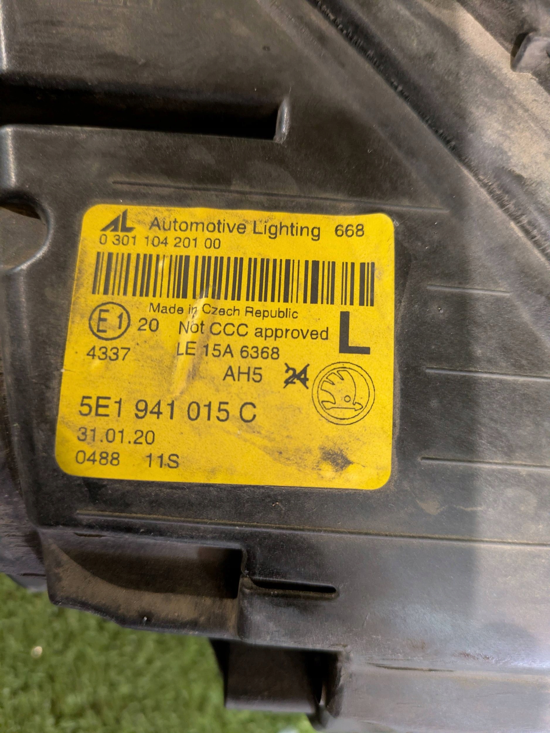 REFLEKTOR left front SKODA OCTAVIA III 17- LIFT NR.1060