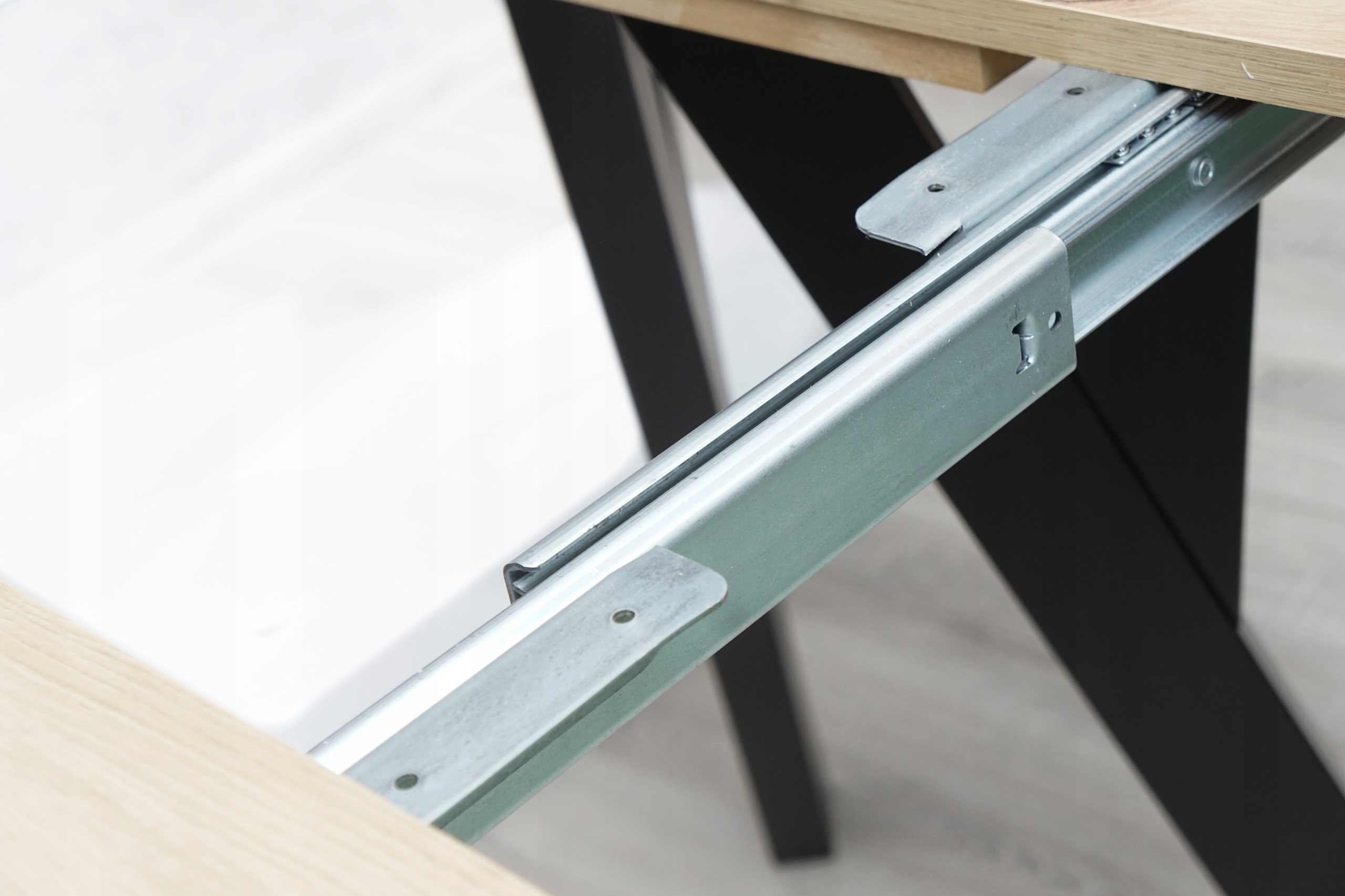 STÓŁ OKRĄGŁY ERNI BLACK 90/170 ROZKŁADANY DĄB ARTISAN SALON KUCHNIA Szerokość mebla 90 cm