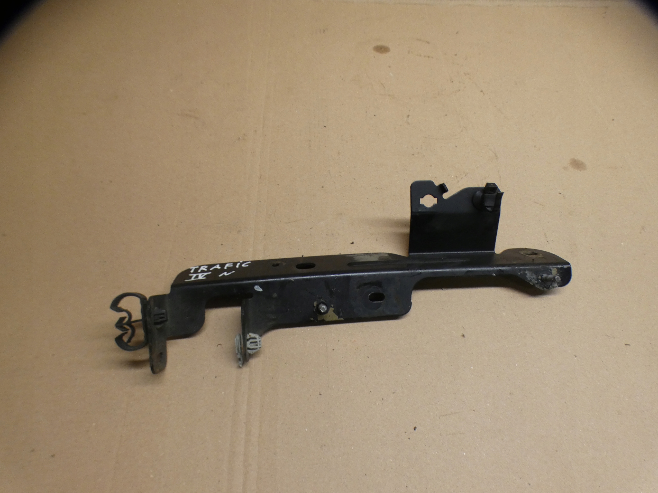 Support Poignée Support plaque RENAULT TRAFIC III 2.0 DCI 747642390R 23R