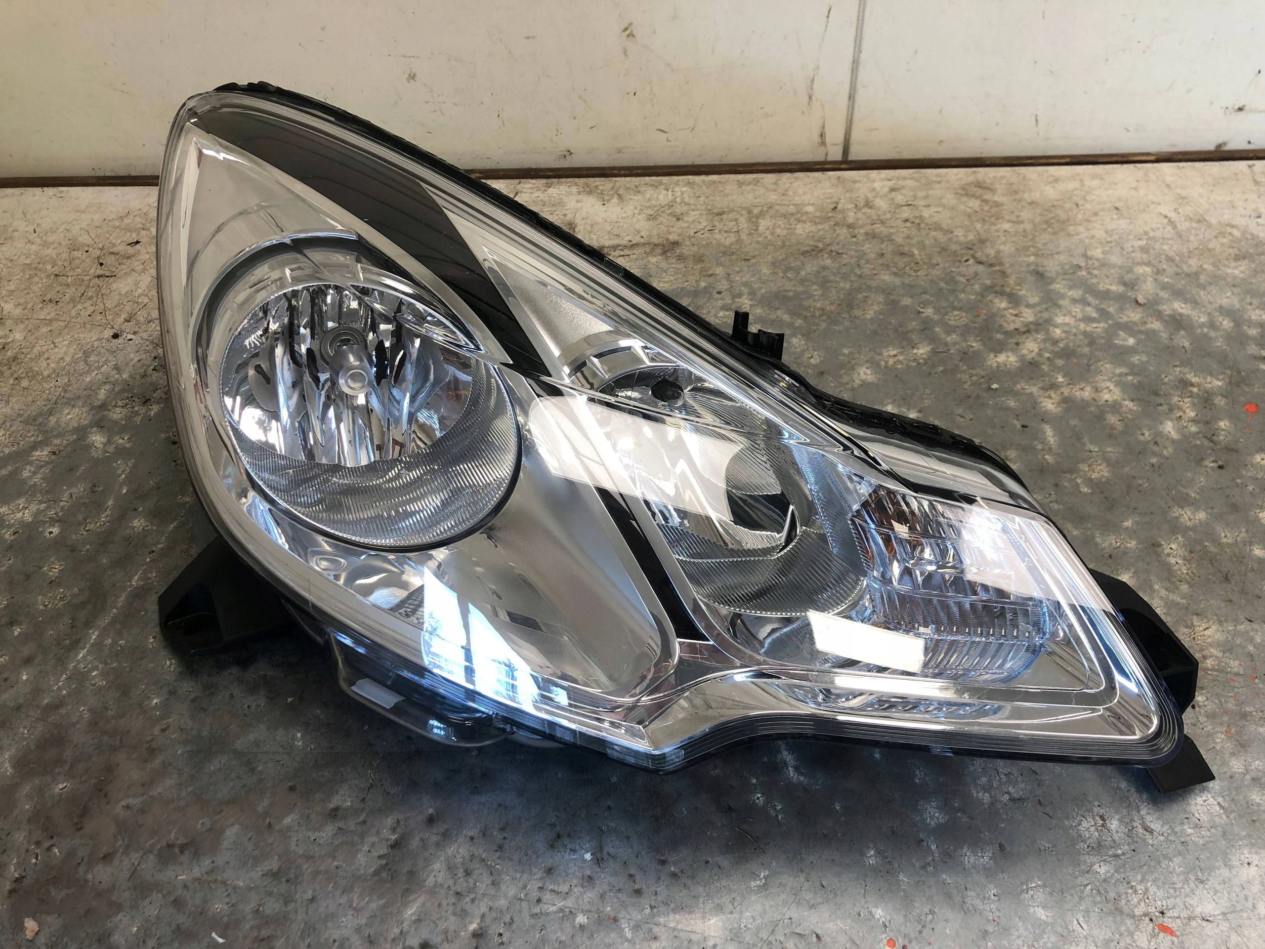 light right front CITROEN DS3 1606930680