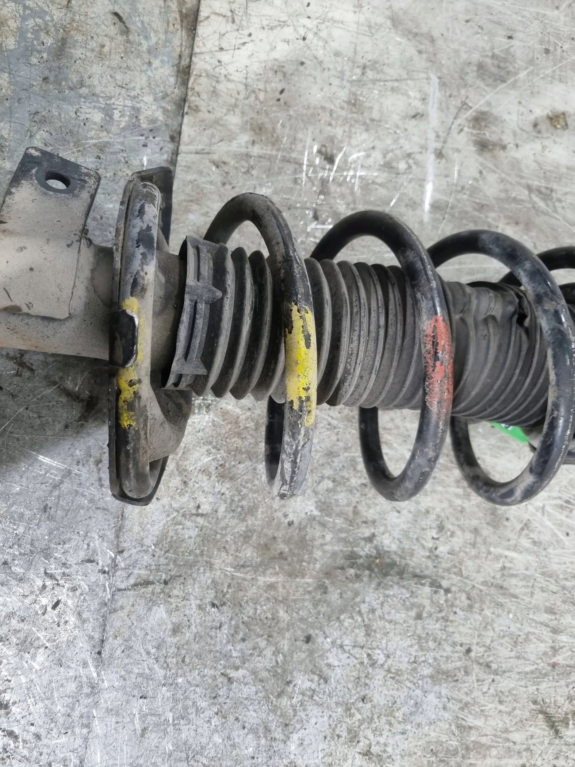 shock absorber front left 3M51-18K001-CBK FORD C-MAX and MK1 FOCUS MK2