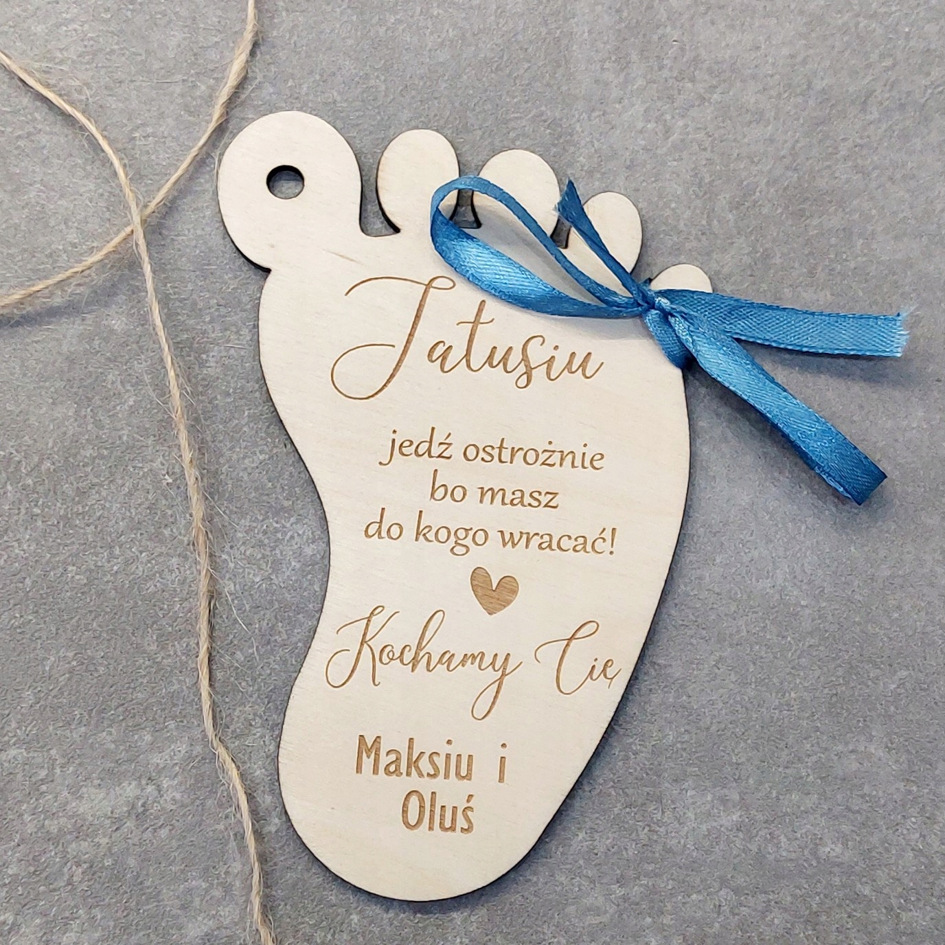 ZAWIESZKA DO AUTA TATUSIU JEDŹ OSTROŻNIE STÓPKA Okazje Dzień Matki Dzień Ojca imieniny narodziny urodziny inna