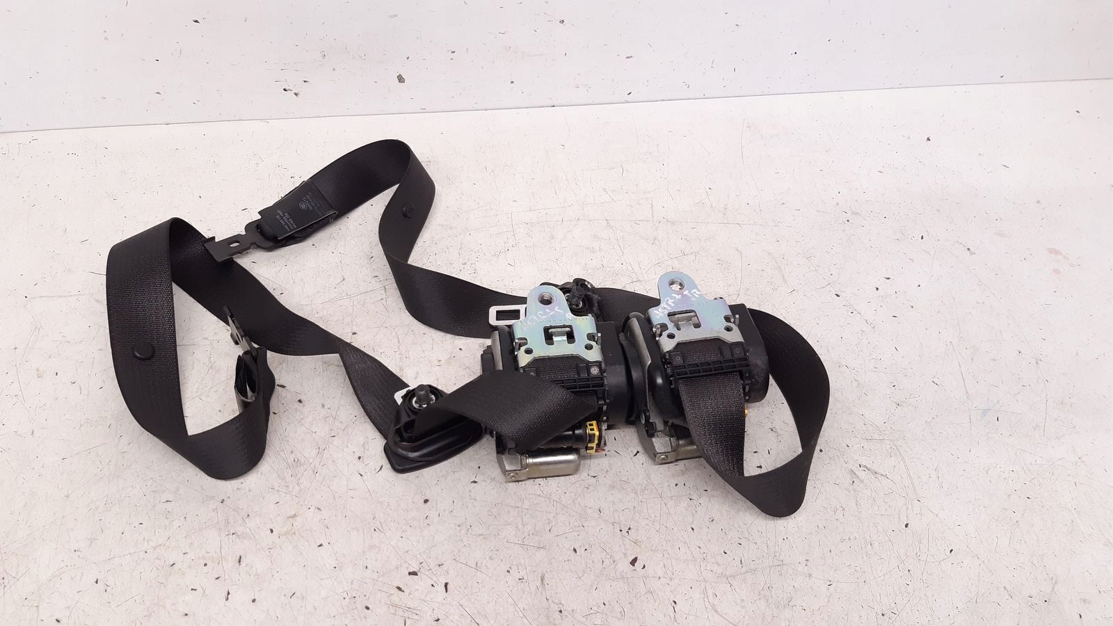 tension belt safety left front Opel Astra J 2,0 CDTI