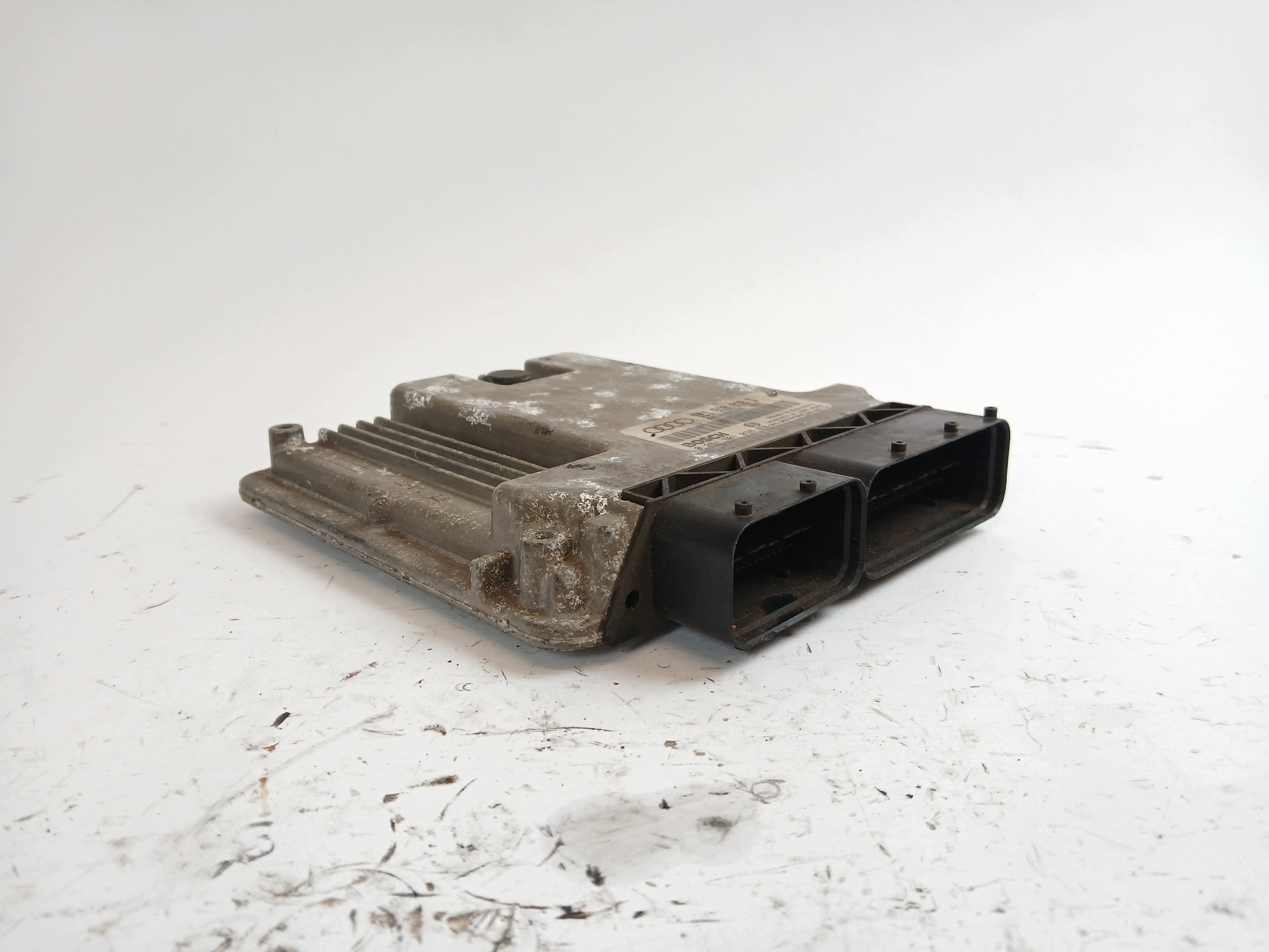 AUDI A4 B6 2.0 FSI unité de commande électronique uce moteur 8E1910018D