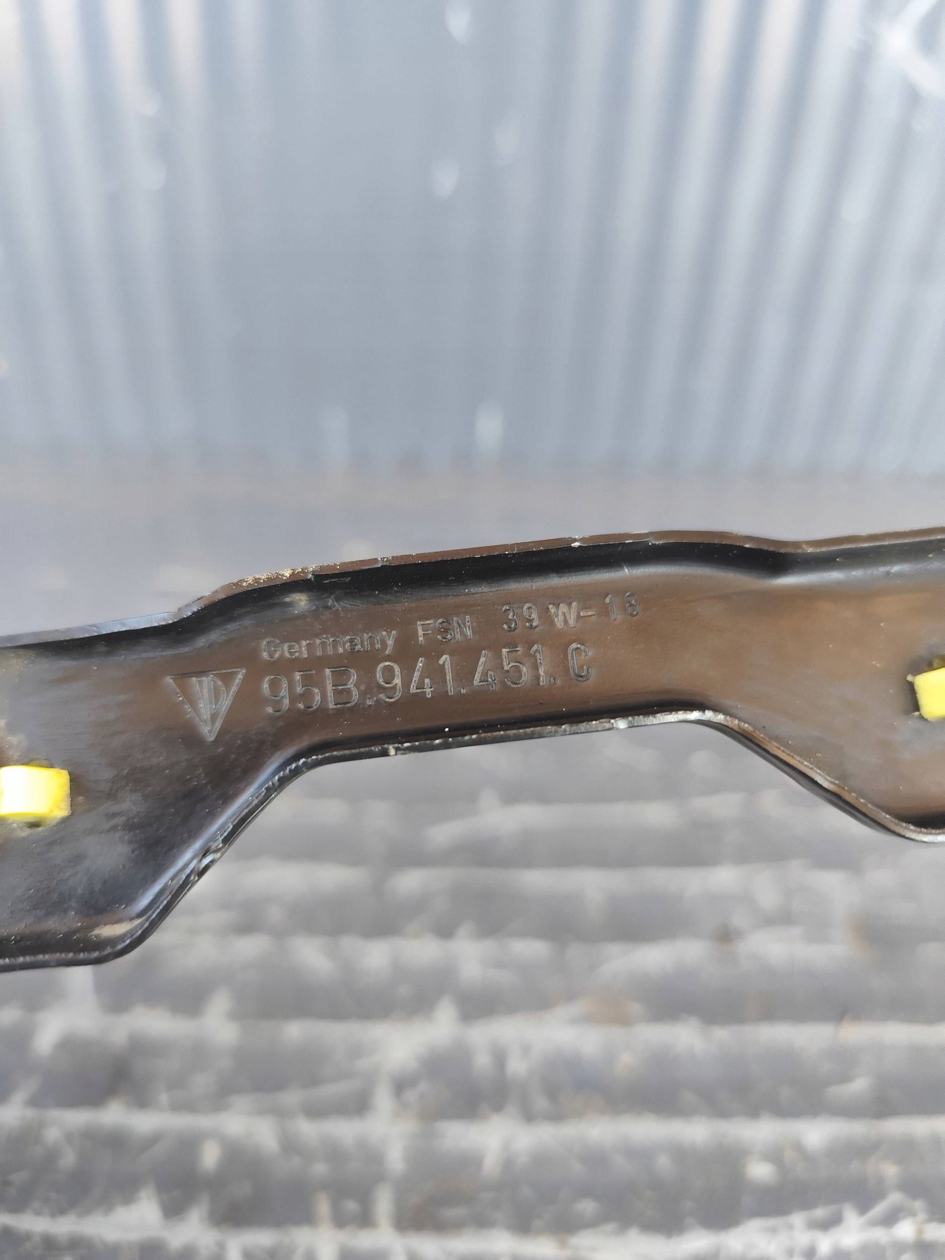 PORSCHE MACAN 95B LIFT holder support lights left 95B941451C
