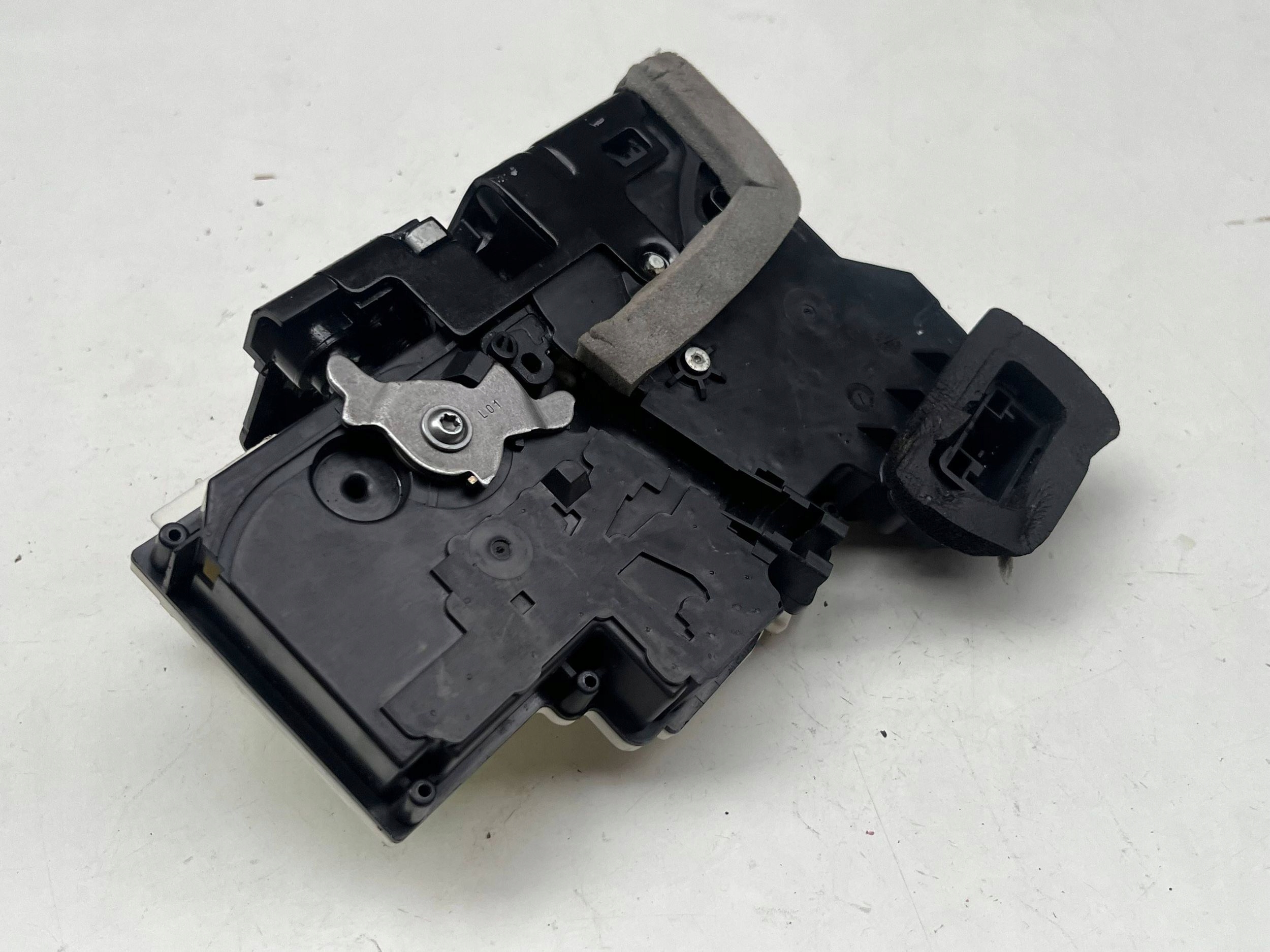 AUDI A6 A7 Q8 lock door left rear part 4K0839015Q @M+
