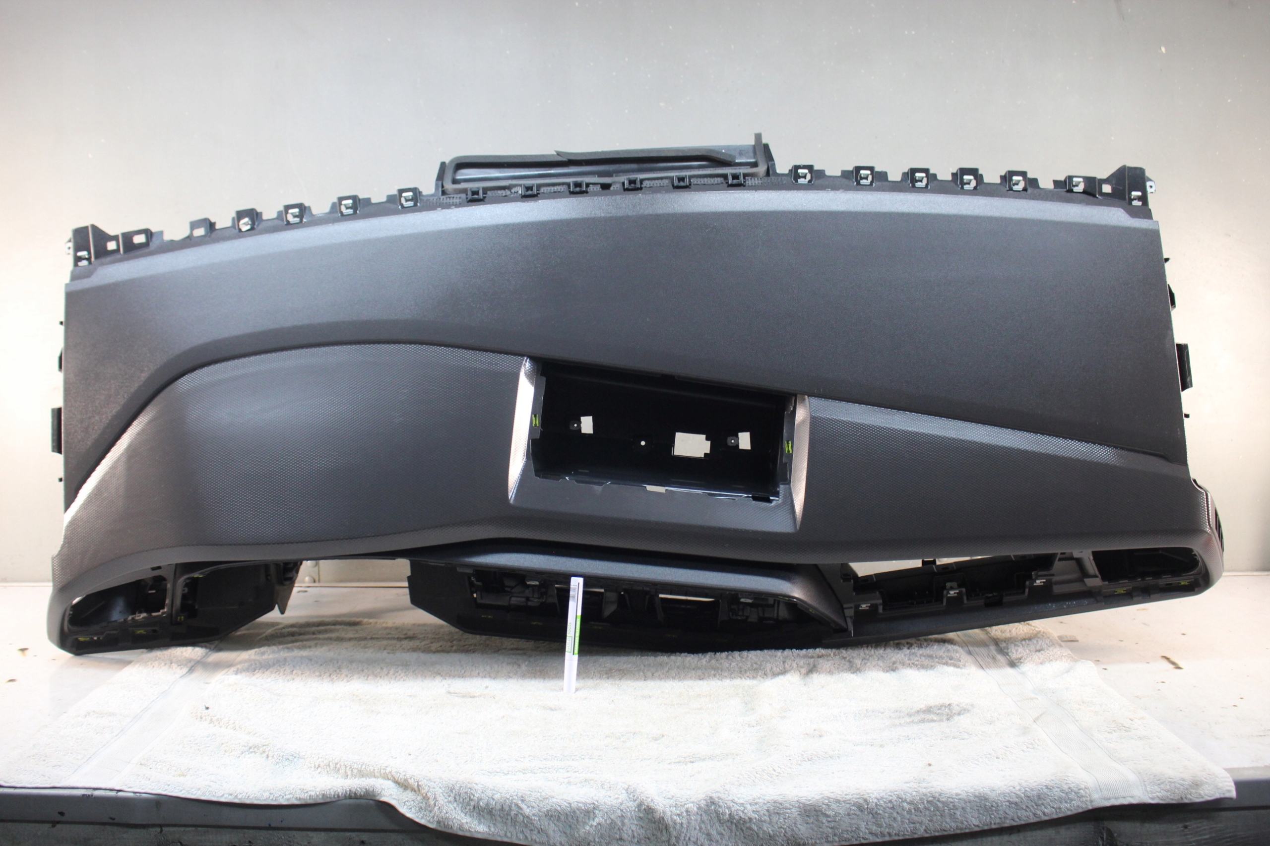 консоль торпеда volkswagen vw T7 7T1857003M