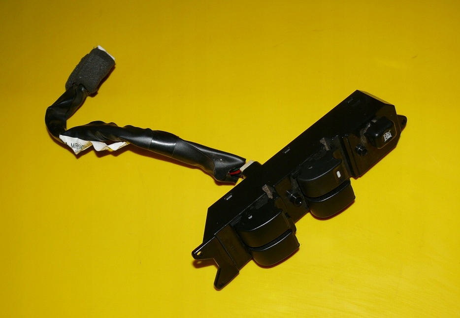 control panel SZYBAMI left front driver´s MITSUBISHI OUTLANDER and 1 EU