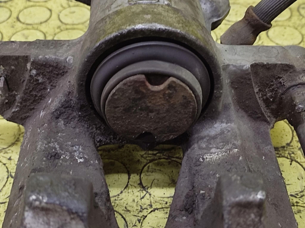 OPEL ZAFIRA A 2.0 D caliper brake left rear part