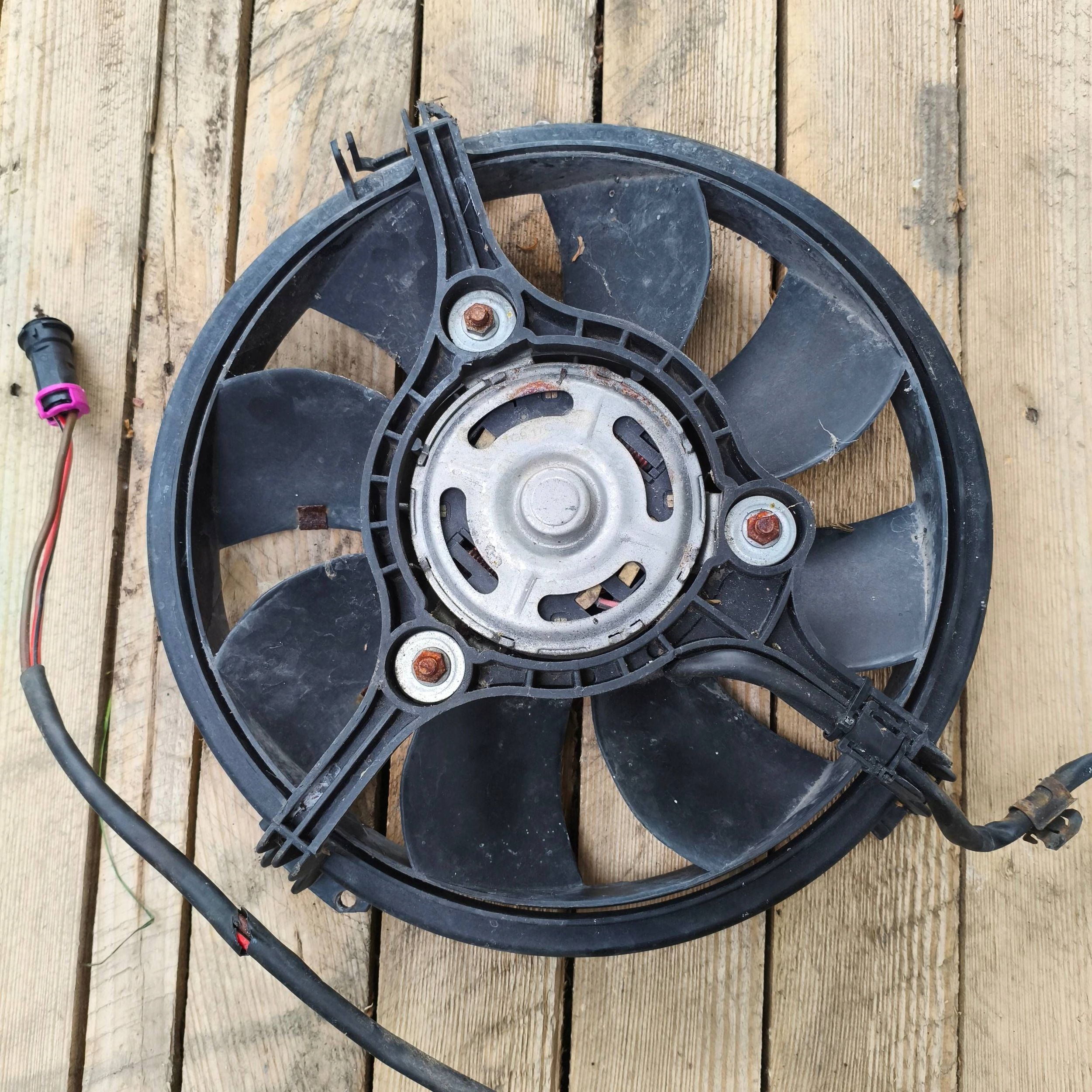 ventilátor chladiče Audi A6 C5 A4 B5 VW PASSAT