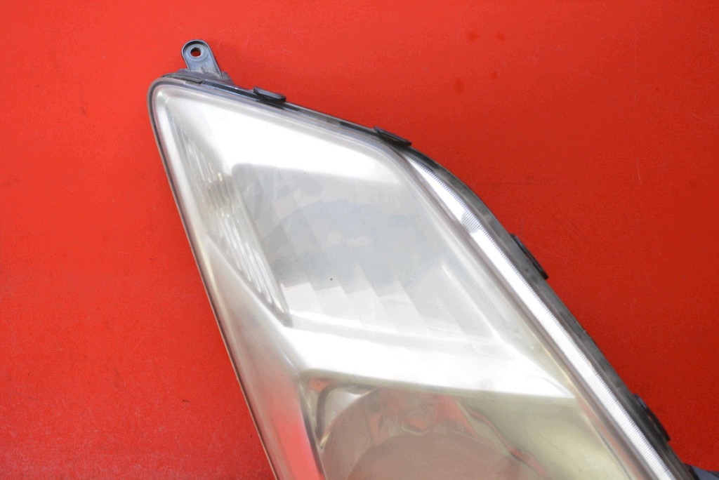 REFLEKTOR right light front EU TOYOTA PRIUS 2 II XW20 03-11