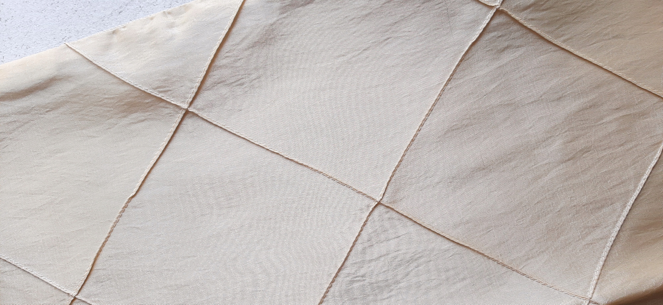 POSZEWKA beżowa ELEGANCKA matowa satyna 40x40 Kolor beżowy kremowy