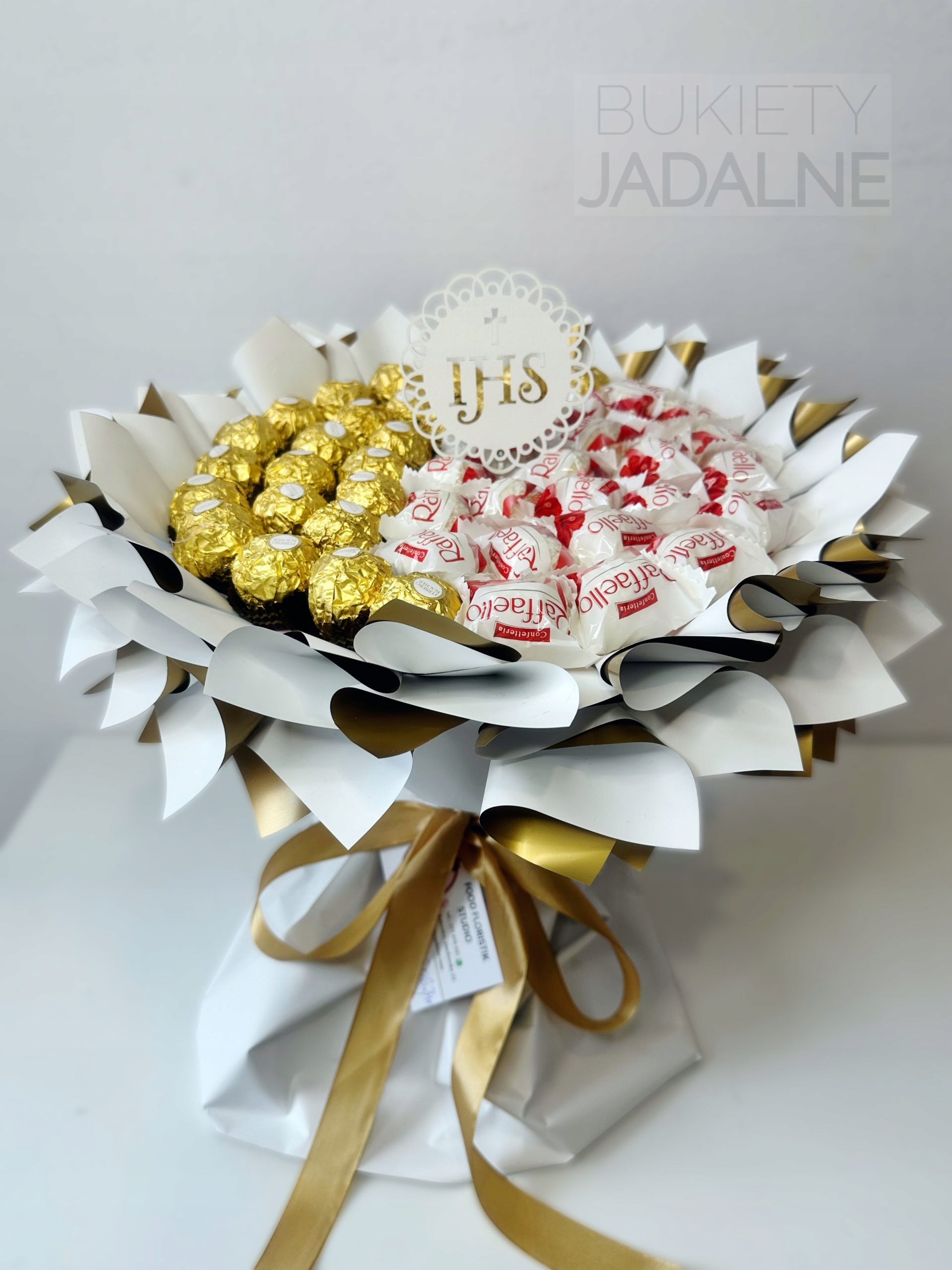 Levně Sladká kytice Raffaello a Ferrero, Svaté Přijímání 28 cm