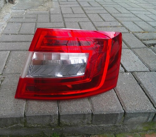 SKODA OCTAVIA III 3 13+ SEDAN HB 2x LED DIODA PRAWA TYLNA LAMPA ORYGINAŁ