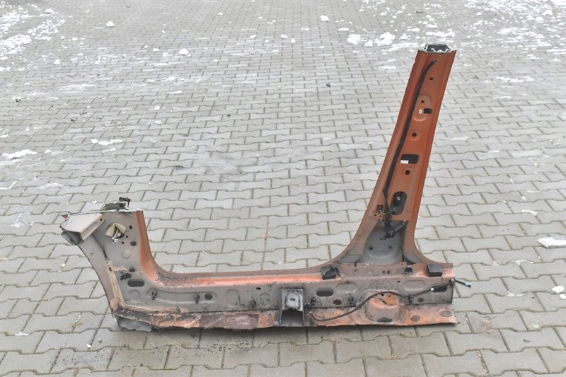 PRÓG PRAWY PRZÓD SŁUPEK 760300410R DACIA DUSTER II HM 18- Typ samochodu Samochody osobowe