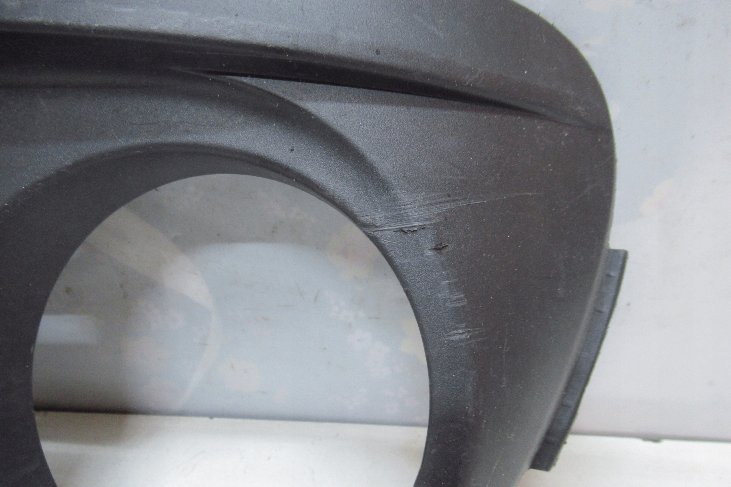 BMW F11 grid of a bumper left front 7342411