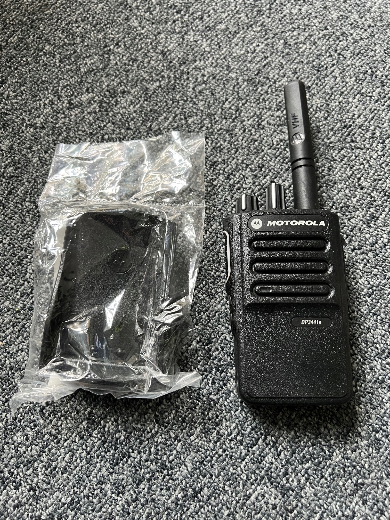 MOTOROLA DP3441e VHF 136-174 МГц без зарядного устройства