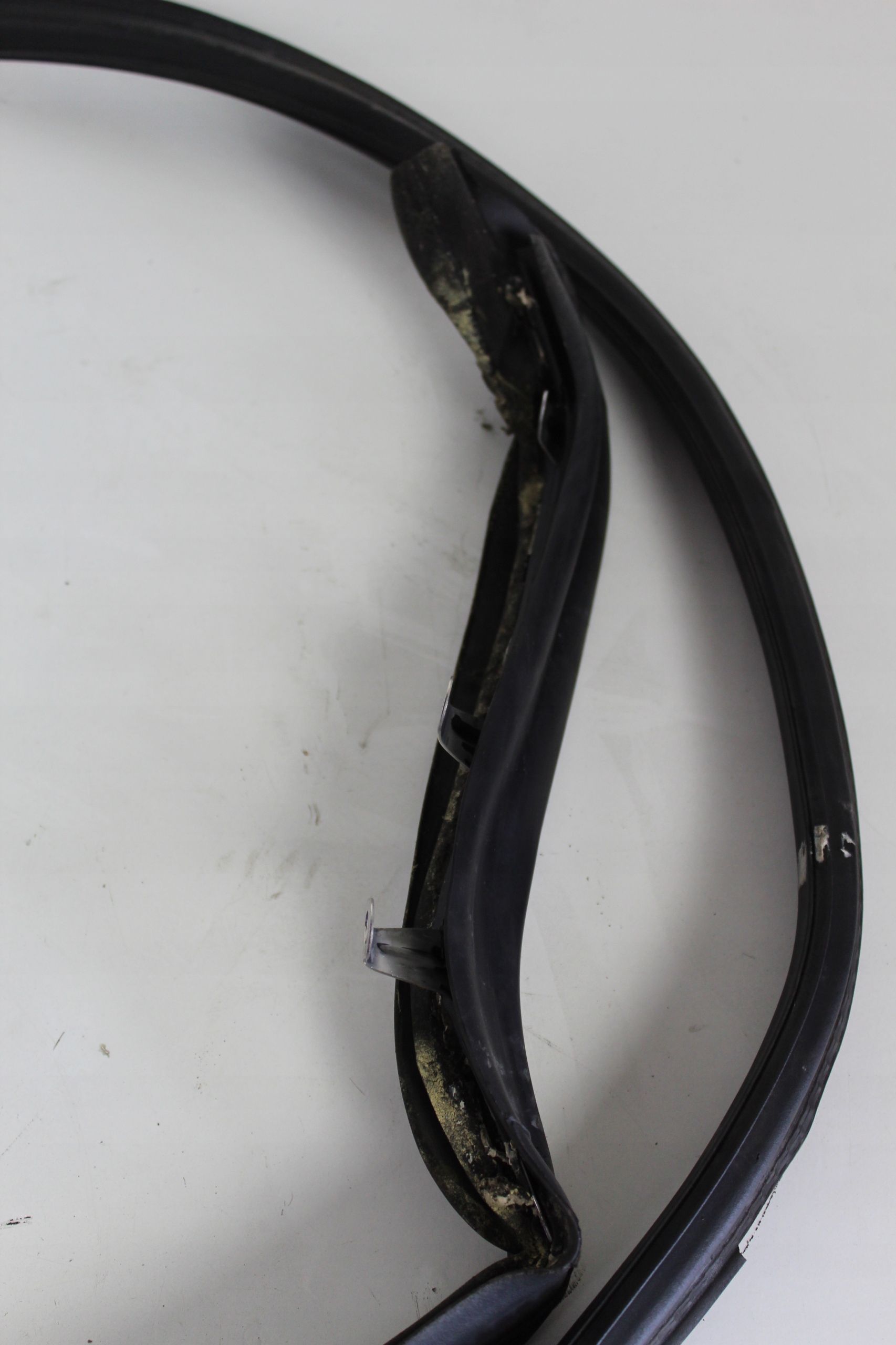 USZCZELKA TYŁ KLAPY BAGAŻNIKA BMW E93 CABRIO Producent części BMW OE