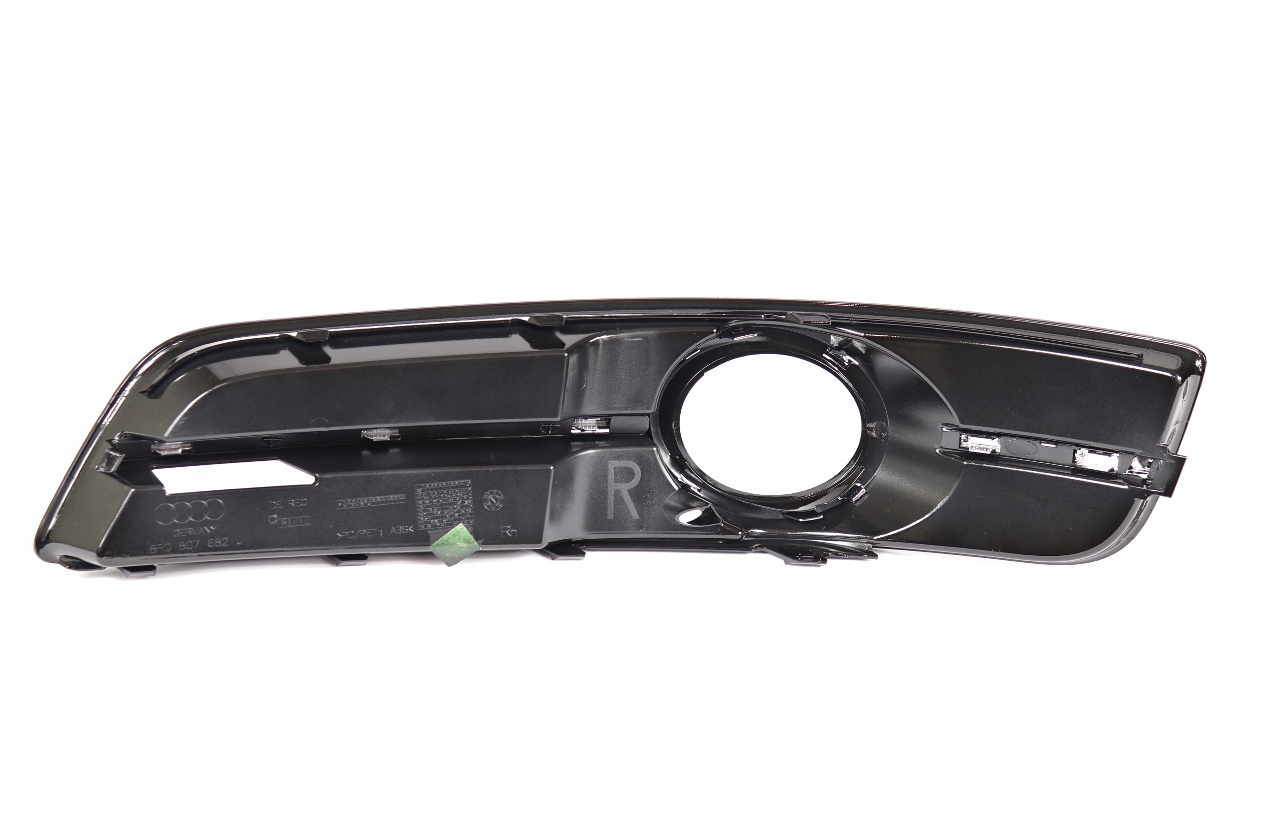 8P0807682J - Решетка решетка заглушка бампера AUDI A3 8P П
