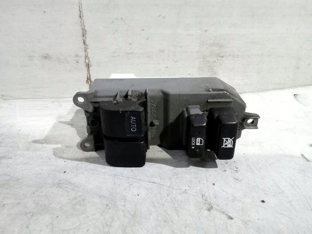 Toyota Yaris II panel window control switch left